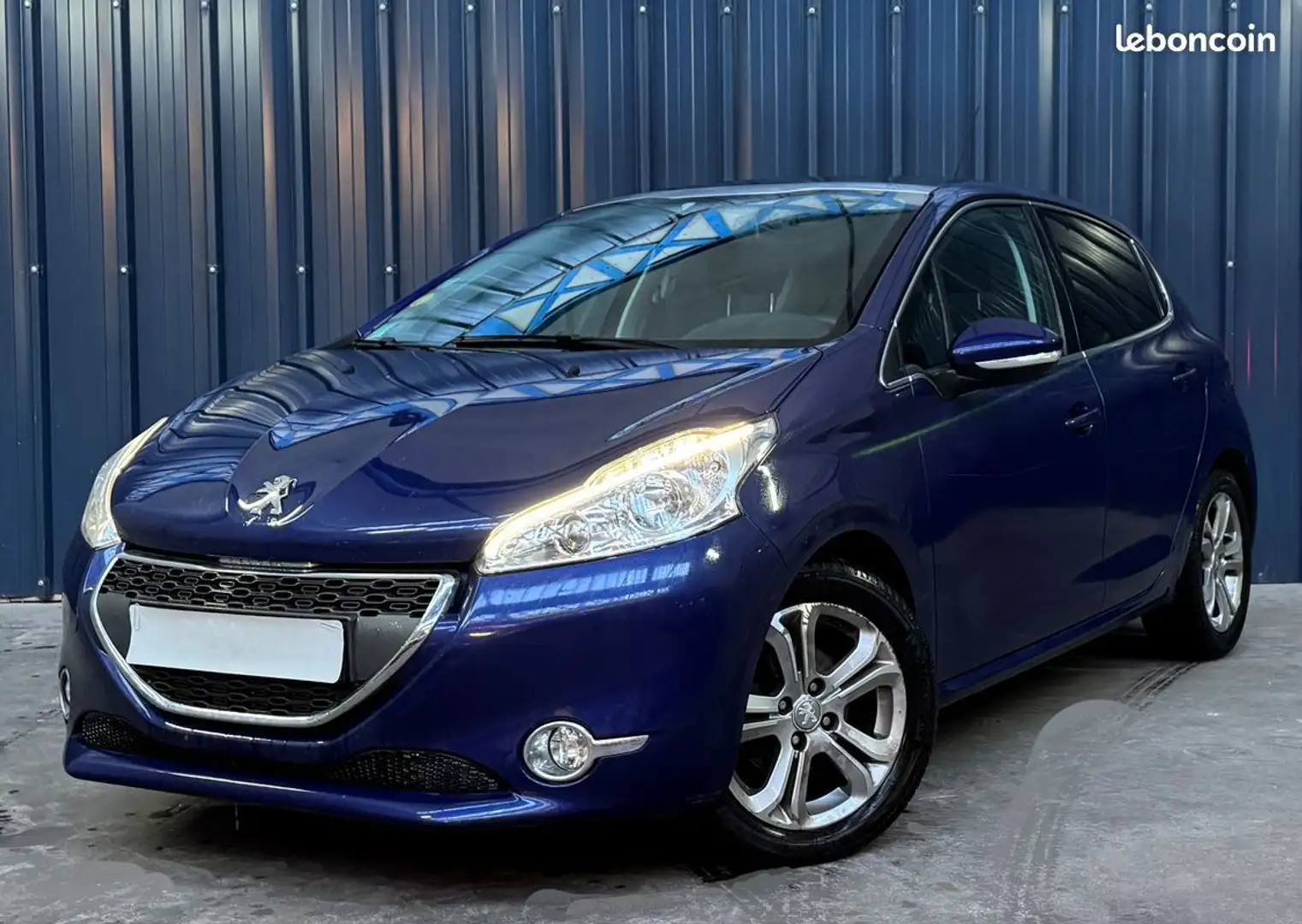 Peugeot 208 1.6 HDI 92ch Diesel Boite Automatique Garantie 1 An Toit Panoramique 1ère Main - - 1