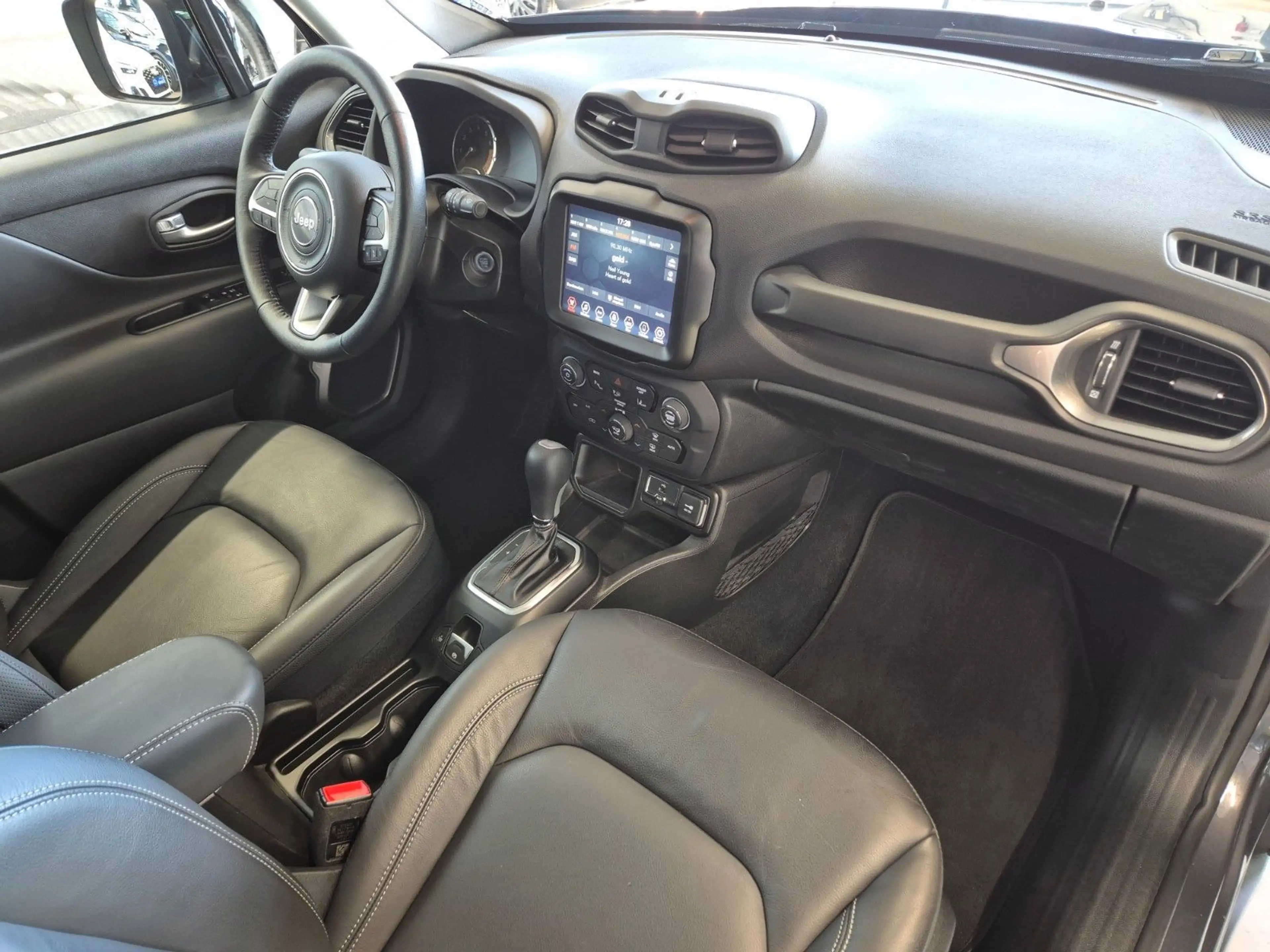 Jeep Renegade RENEGADE 1.5 T LEDER SHZ NAVI ACC PANO CAM AHK — photo 13