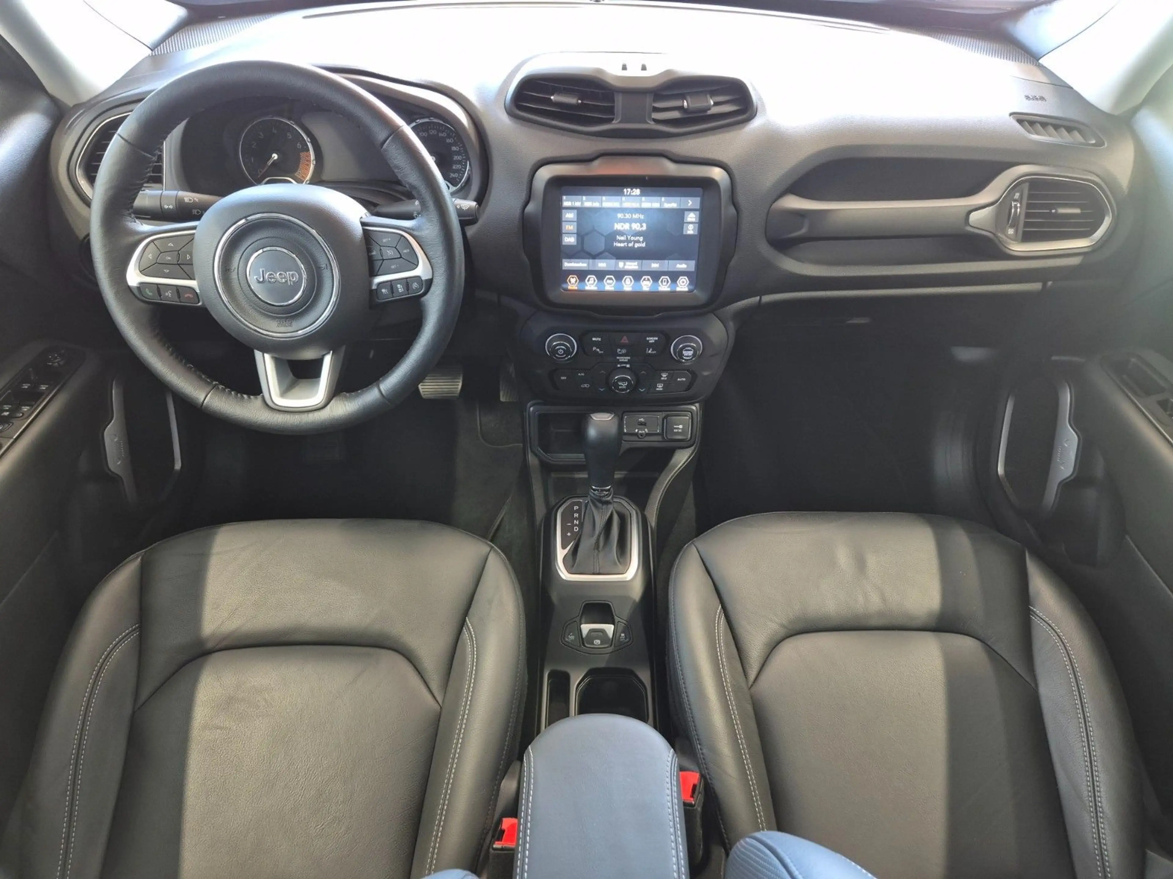 Jeep Renegade RENEGADE 1.5 T LEDER SHZ NAVI ACC PANO CAM AHK — photo 15
