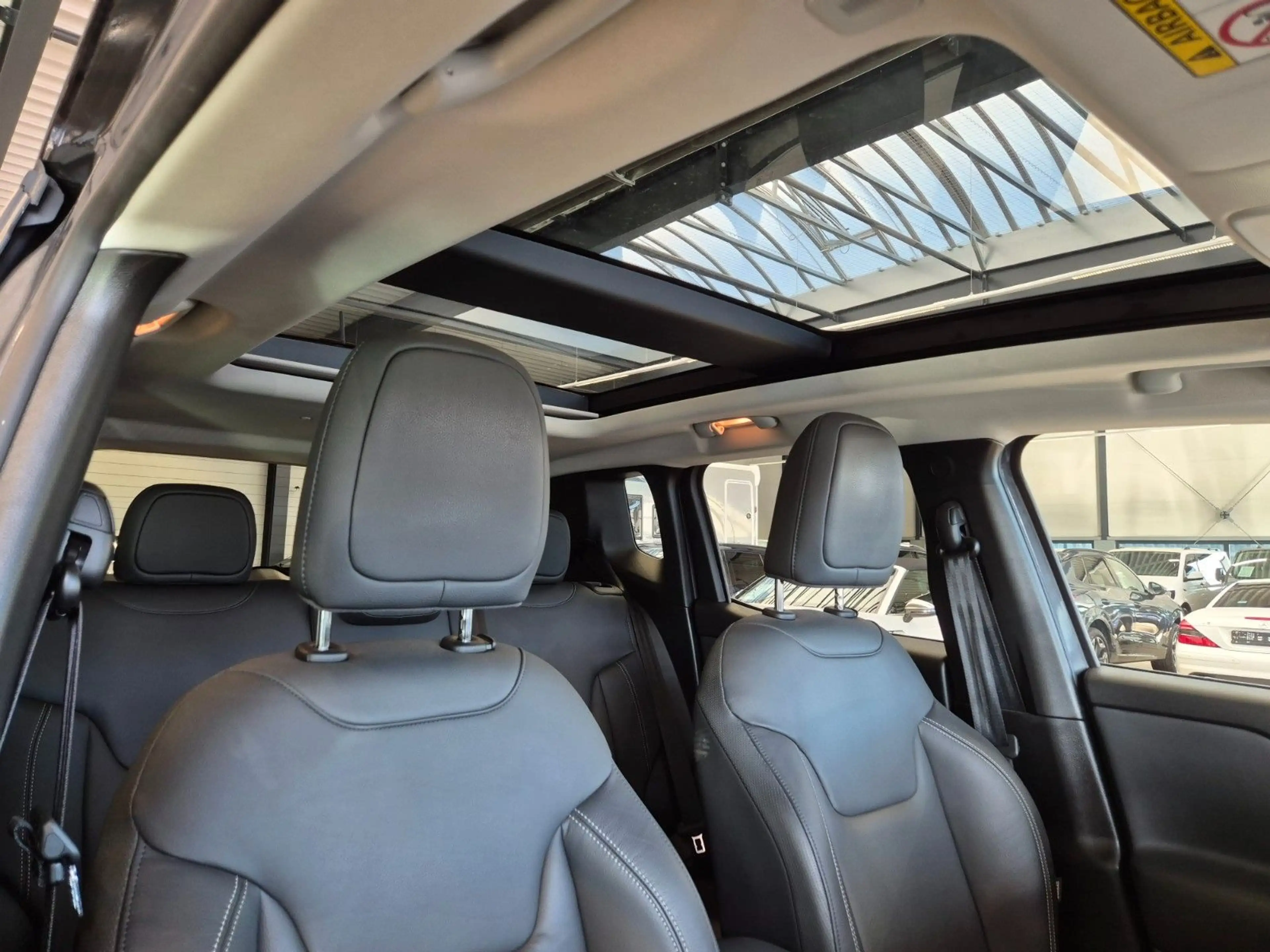 Jeep Renegade RENEGADE 1.5 T LEDER SHZ NAVI ACC PANO CAM AHK — photo 11