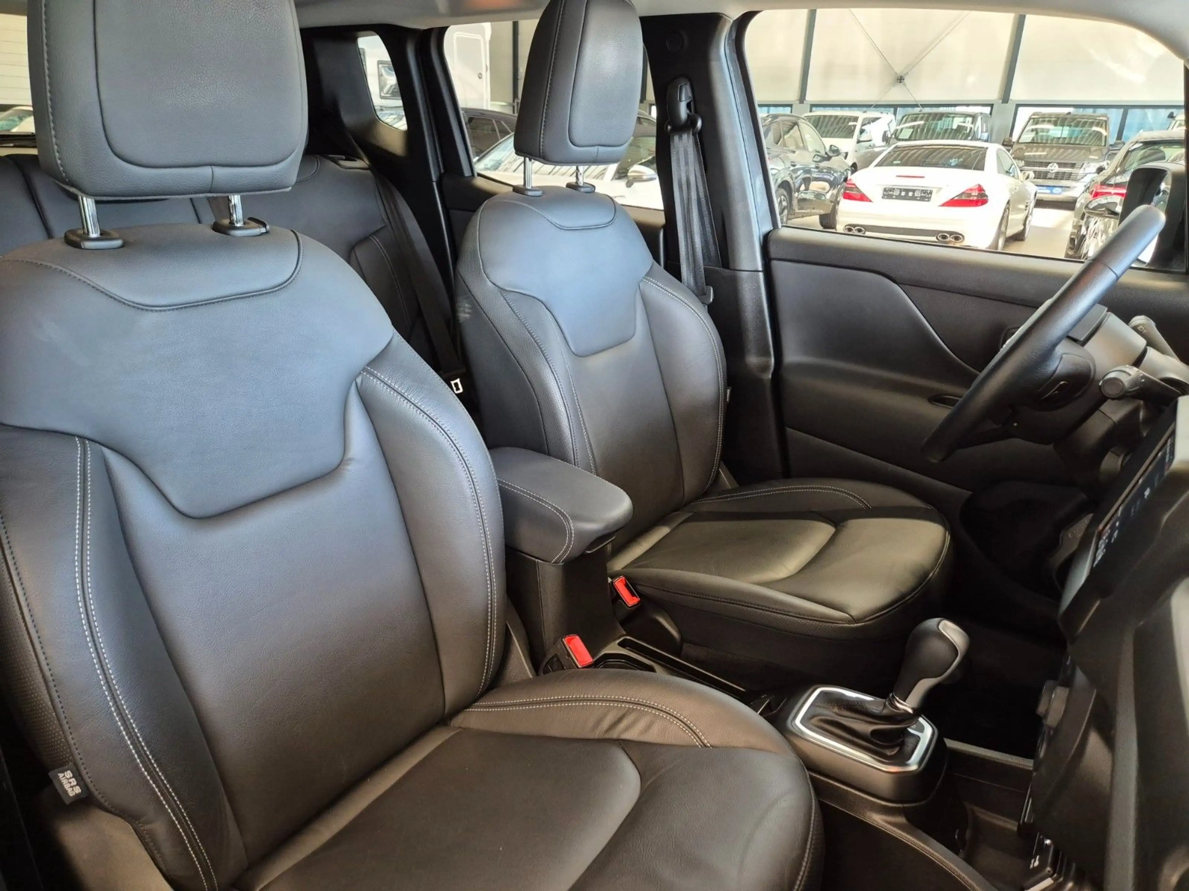 Jeep Renegade RENEGADE 1.5 T LEDER SHZ NAVI ACC PANO CAM AHK — photo 10
