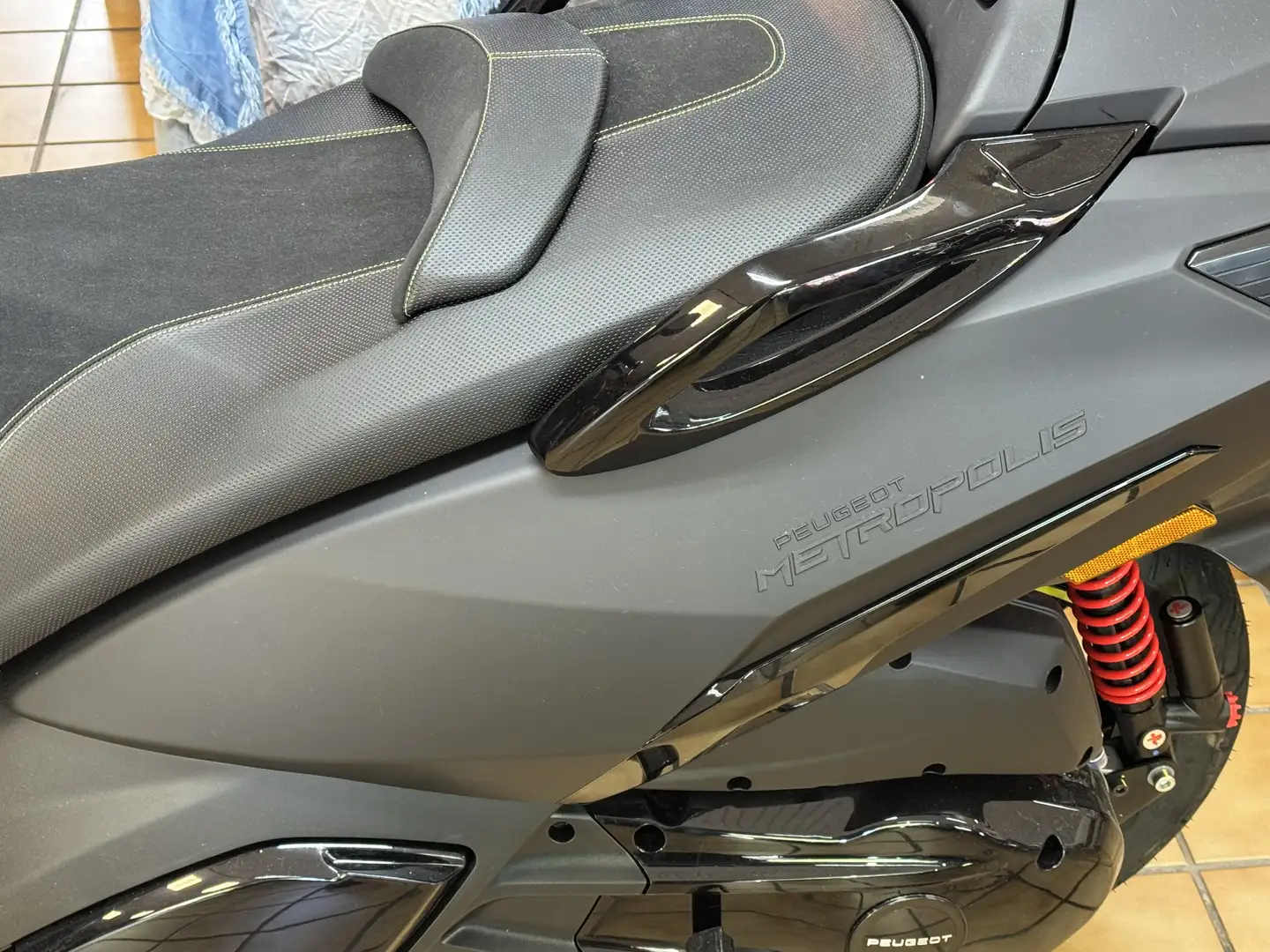 Peugeot Metropolis RX-R Negro - 2