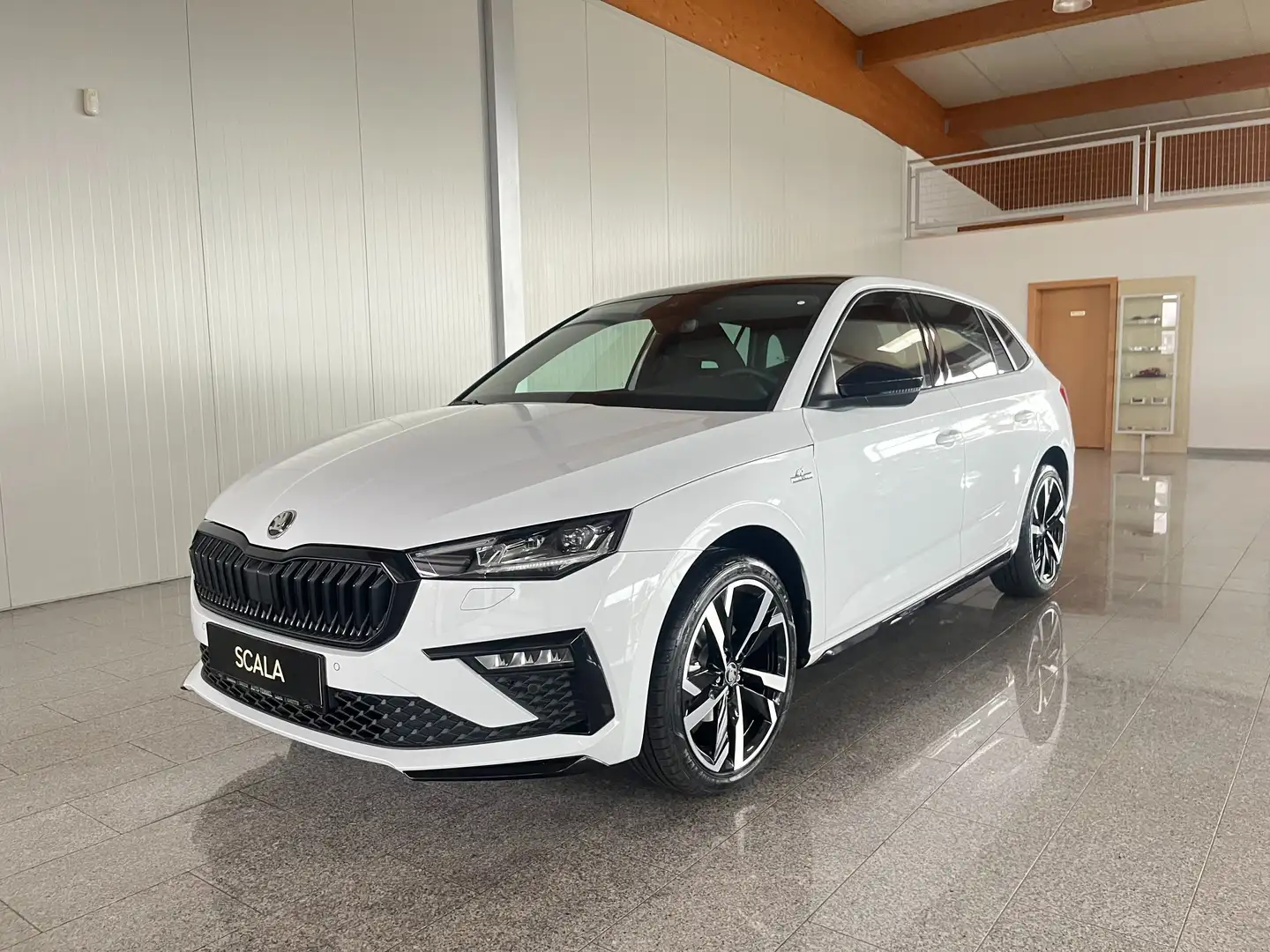 Skoda Scala 1,0 TSI Monte Carlo Weiß - 2