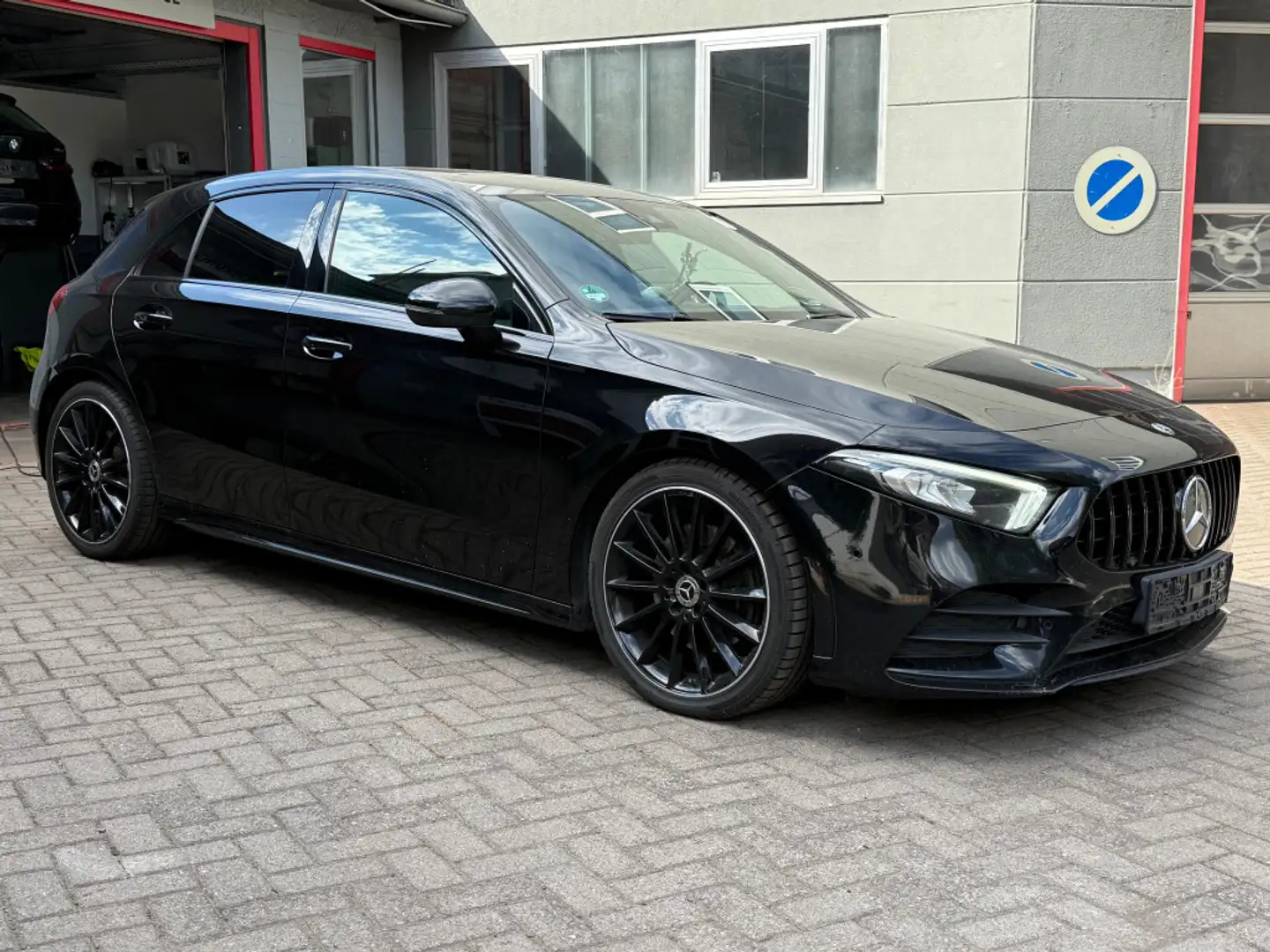Mercedes-Benz A 220 d 8G AMG-LINE LED+MBUX+KAM+SHZ+BURM+AMBIEN Noir - 1