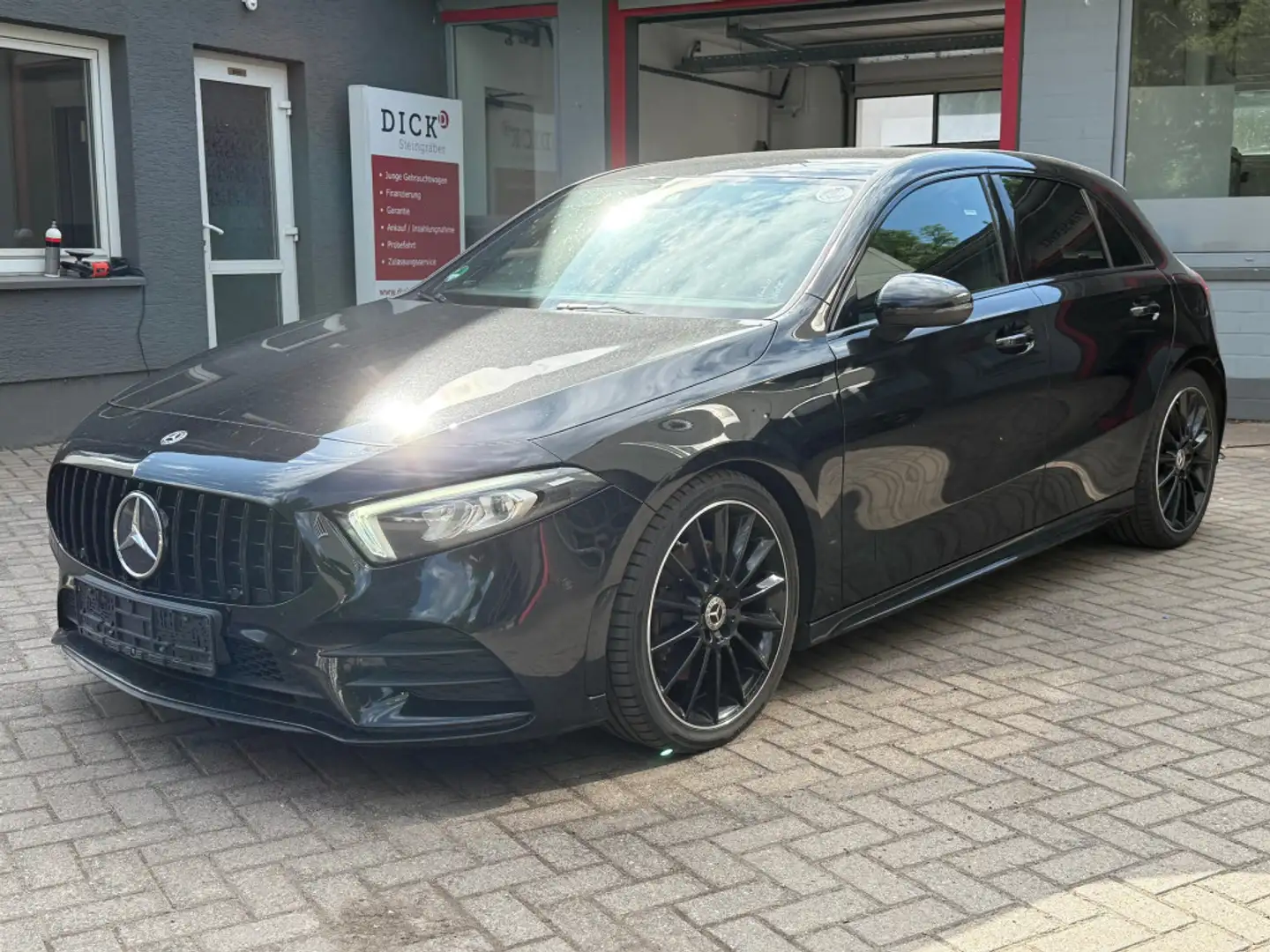 Mercedes-Benz A 220 d 8G AMG-LINE LED+MBUX+KAM+SHZ+BURM+AMBIEN Noir - 2