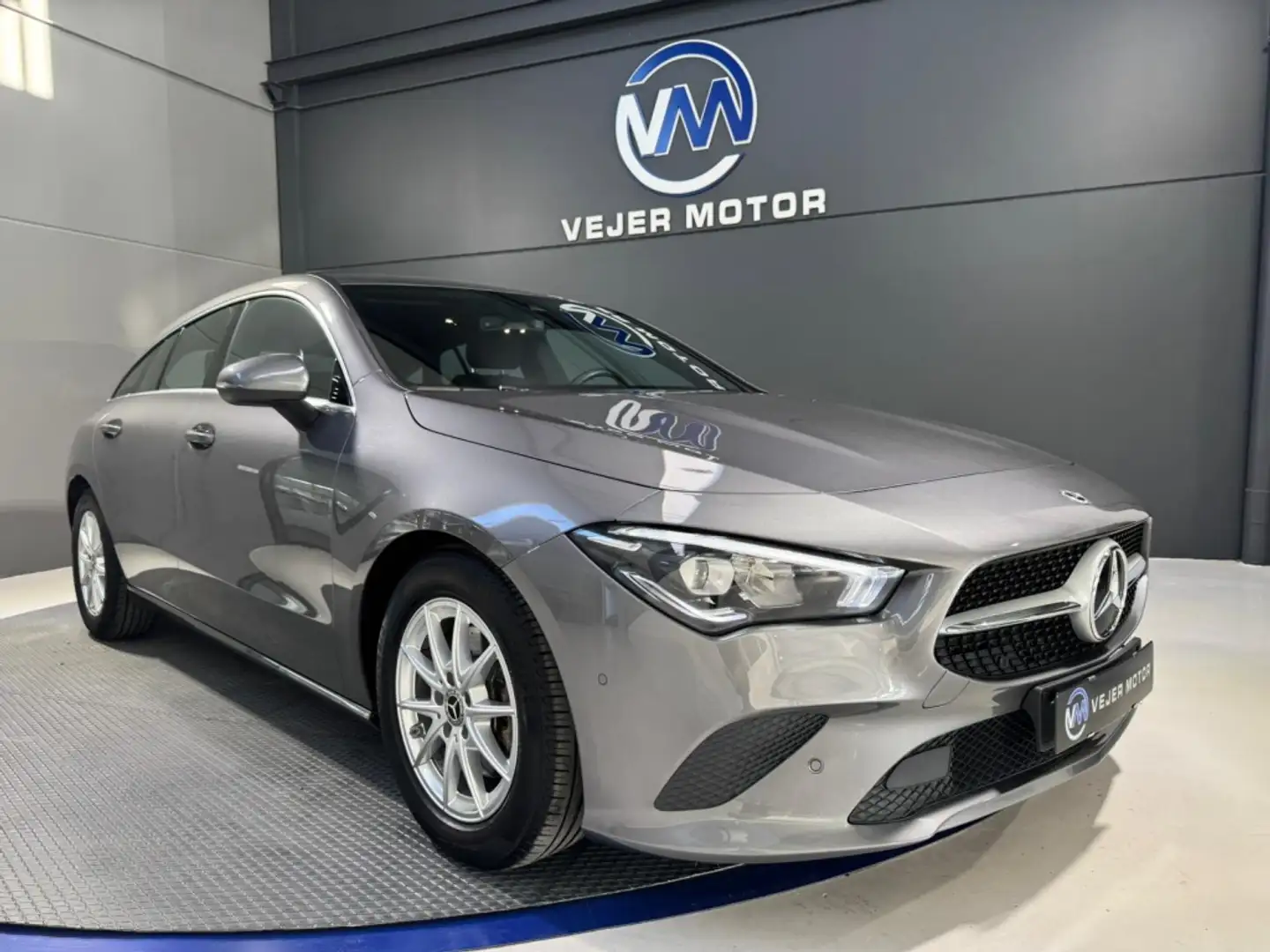 Mercedes-Benz CLA 180 d Business Line 7G-DCT Gris - 1