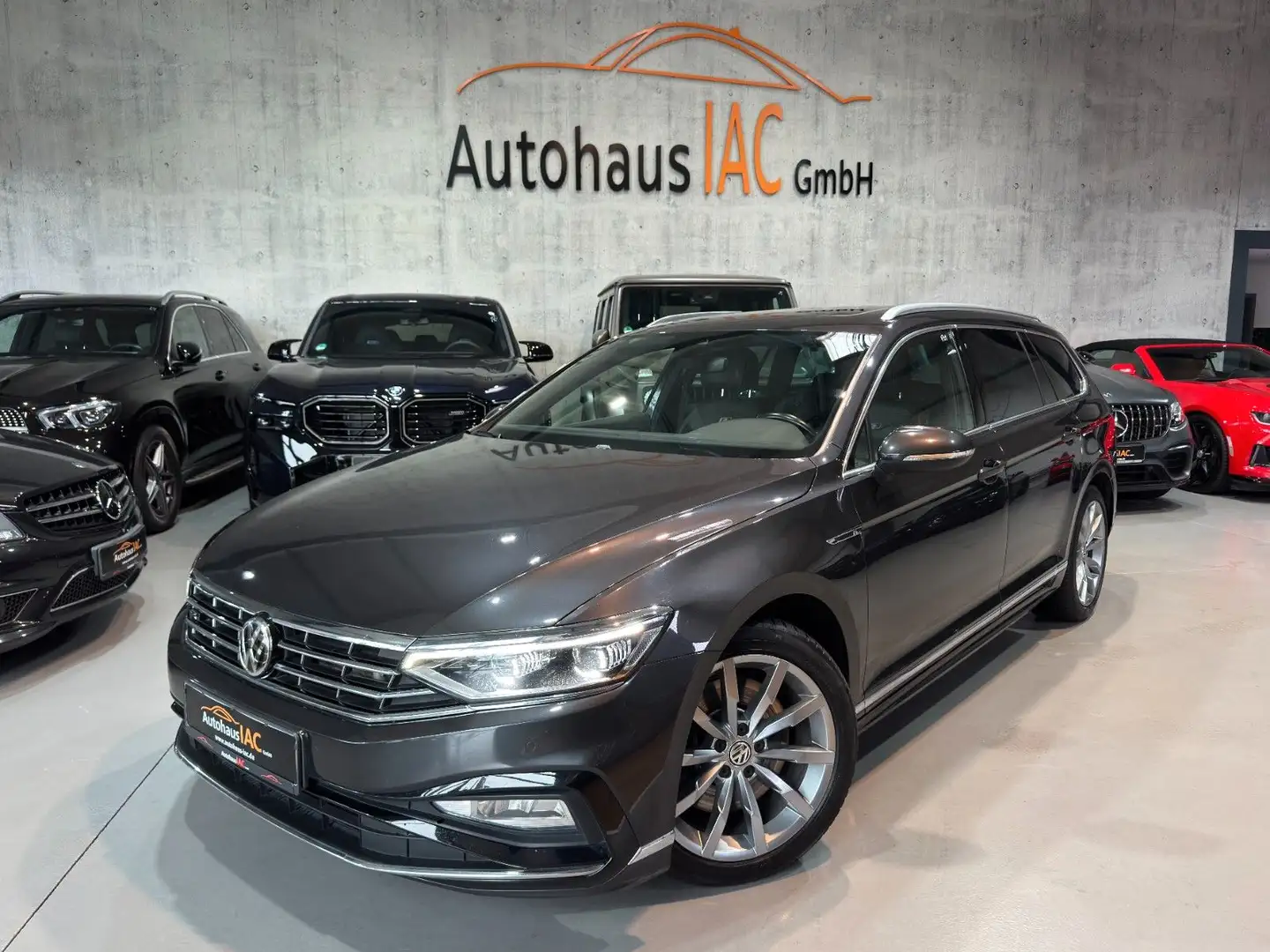 Volkswagen Passat Variant Elegance 4Motion/PANO/LED/STHZ Grau - 1