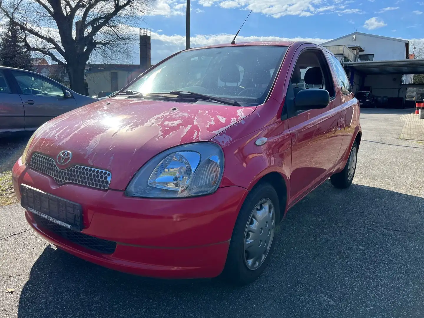 Toyota Yaris 1.0 Benzin Piros - 1