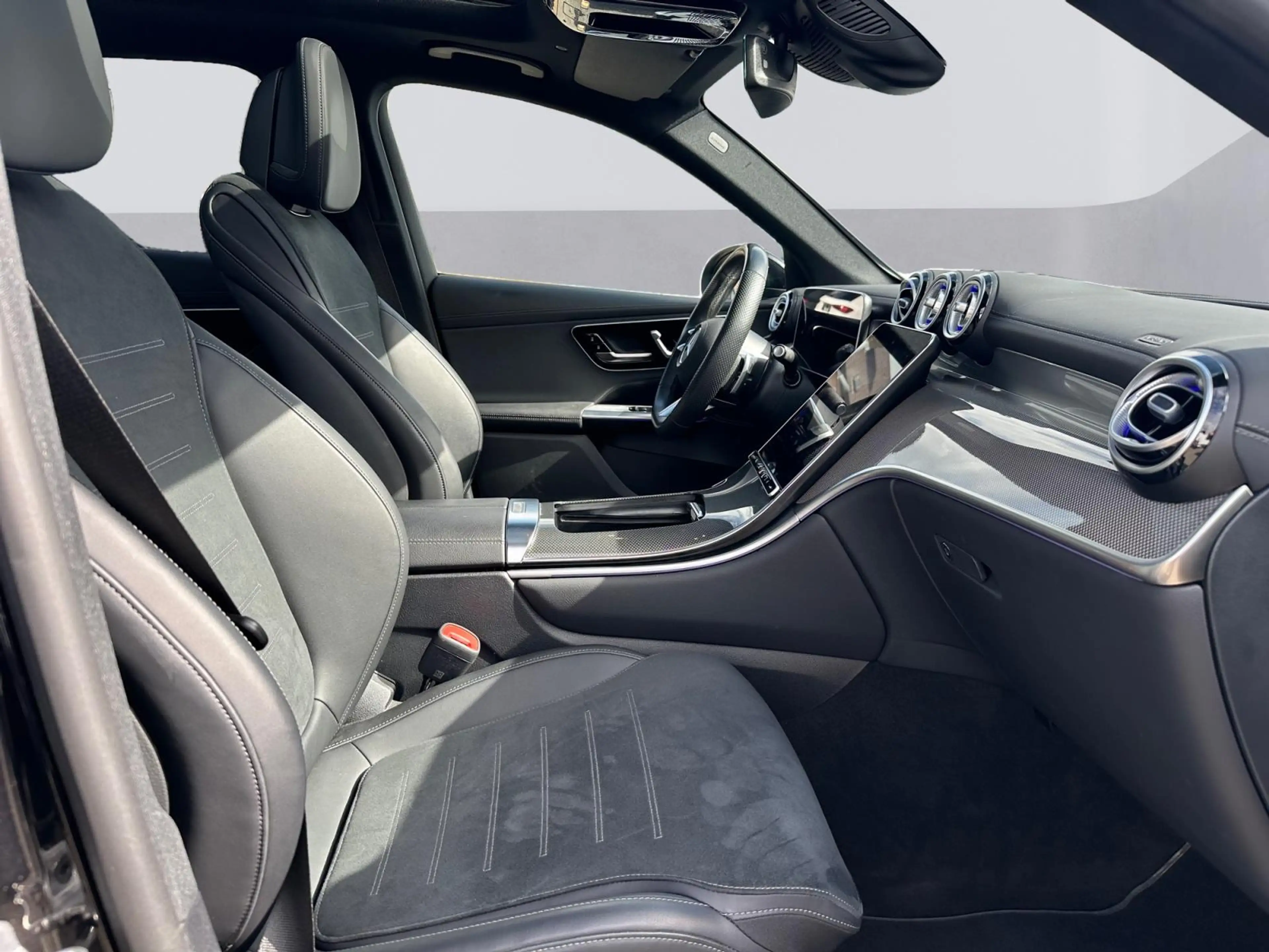 Mercedes-Benz GLC 200 d 4MATIC AMG Line — photo 11