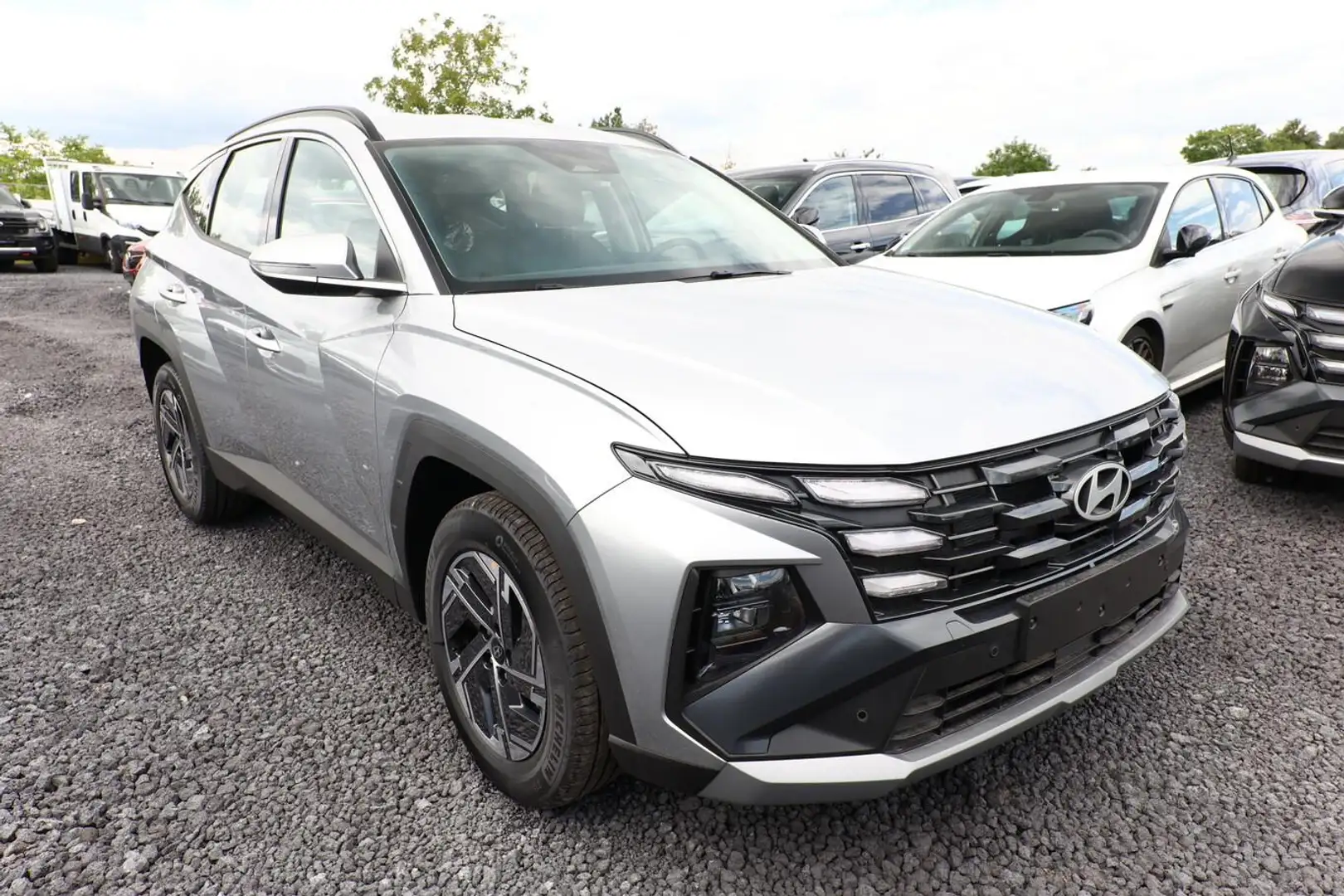 Hyundai TUCSON Select 1.6 CRDi 136 MHEV LED Nav Kam Temp 100 k... Silber - 2