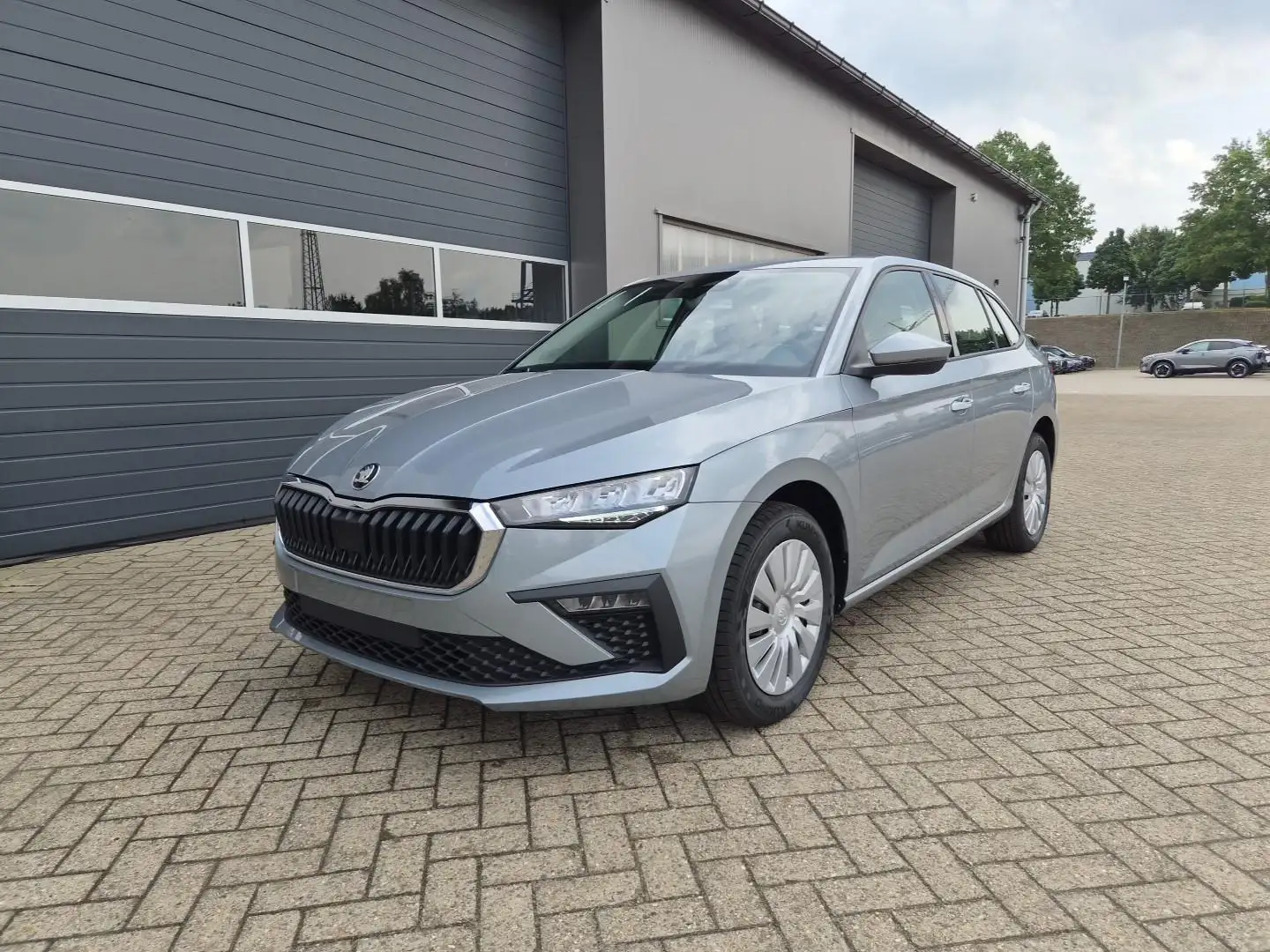 Skoda Scala 1.0 TSI 115PS DSG Selection AHK schwenkb. Klima... Silber - 1
