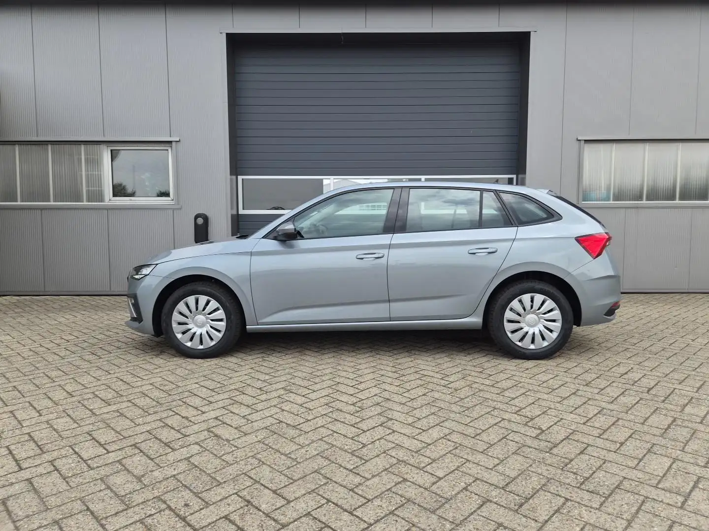 Skoda Scala 1.0 TSI 115PS DSG Selection AHK schwenkb. Klima... Silber - 2
