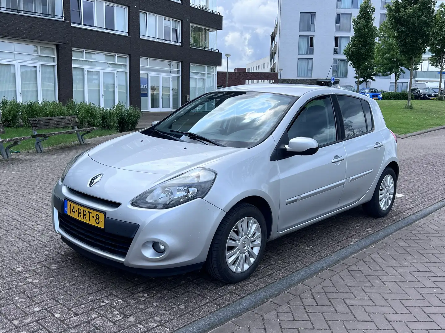 Renault Clio 1.5 dCi Collection Grijs - 1