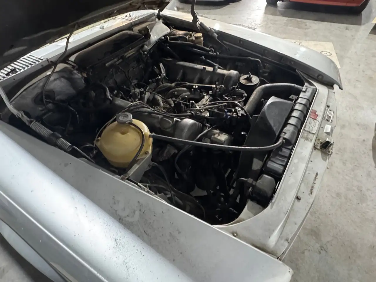 Mercedes-Benz 350 SLC Schlachtfahrzeug K-Jetronik C107, foto 12