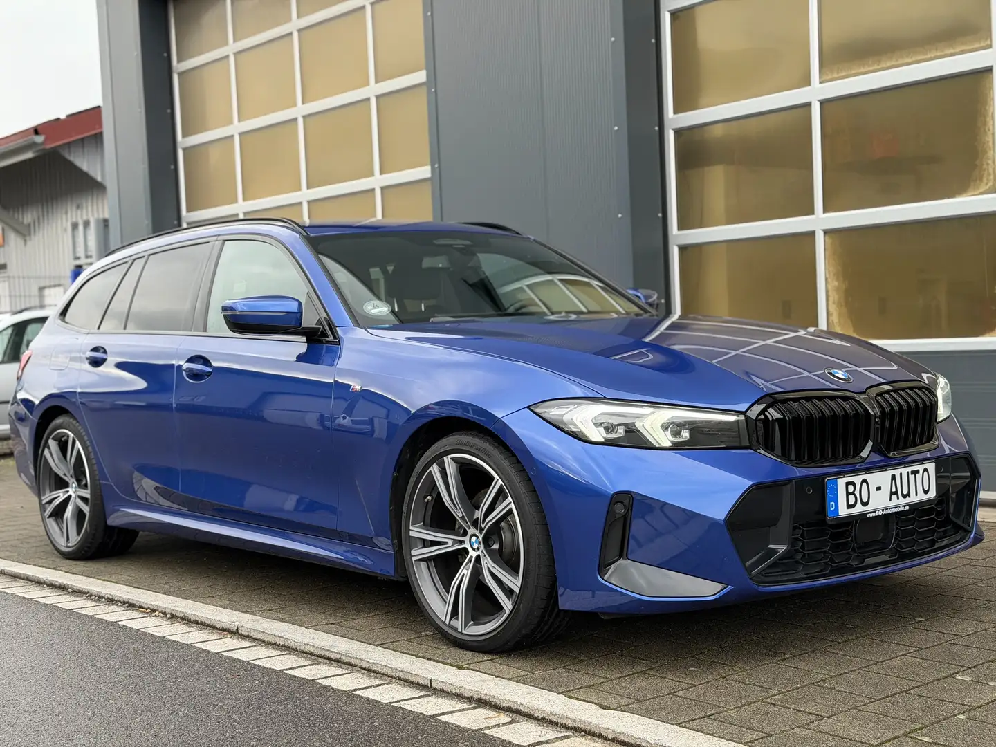 BMW 320 d xDrive M-SPORT AHK ACC Prof. Leder Navi+ LED 19 Blau - 1