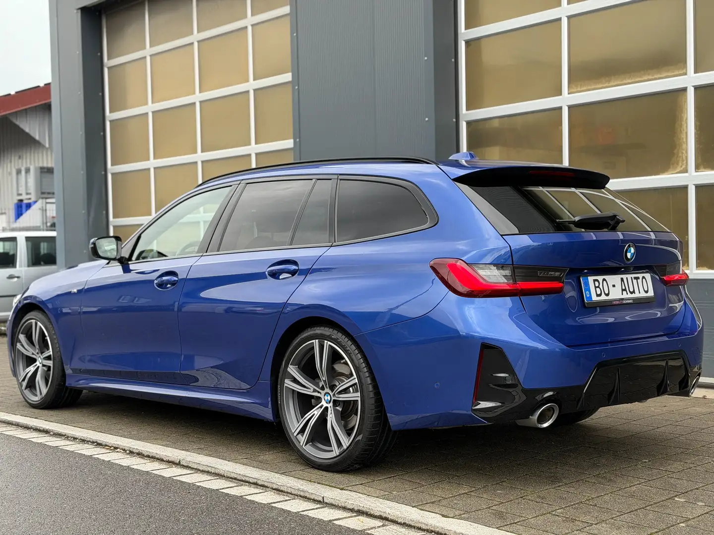 BMW 320 d xDrive M-SPORT AHK ACC Prof. Leder Navi+ LED 19 Blau - 2