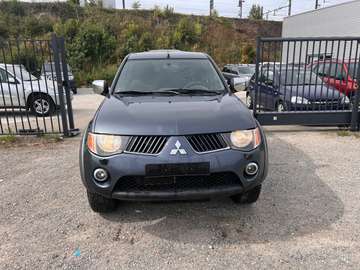 2.5 Turbo DI-D 4WD City Canyon