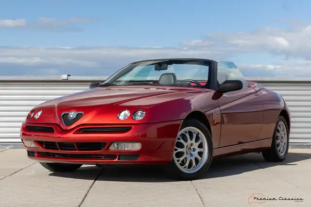 Alfa Romeo Spider 3.0-12V V6 L | 37.000KM | First Swiss Owner | A1 C
