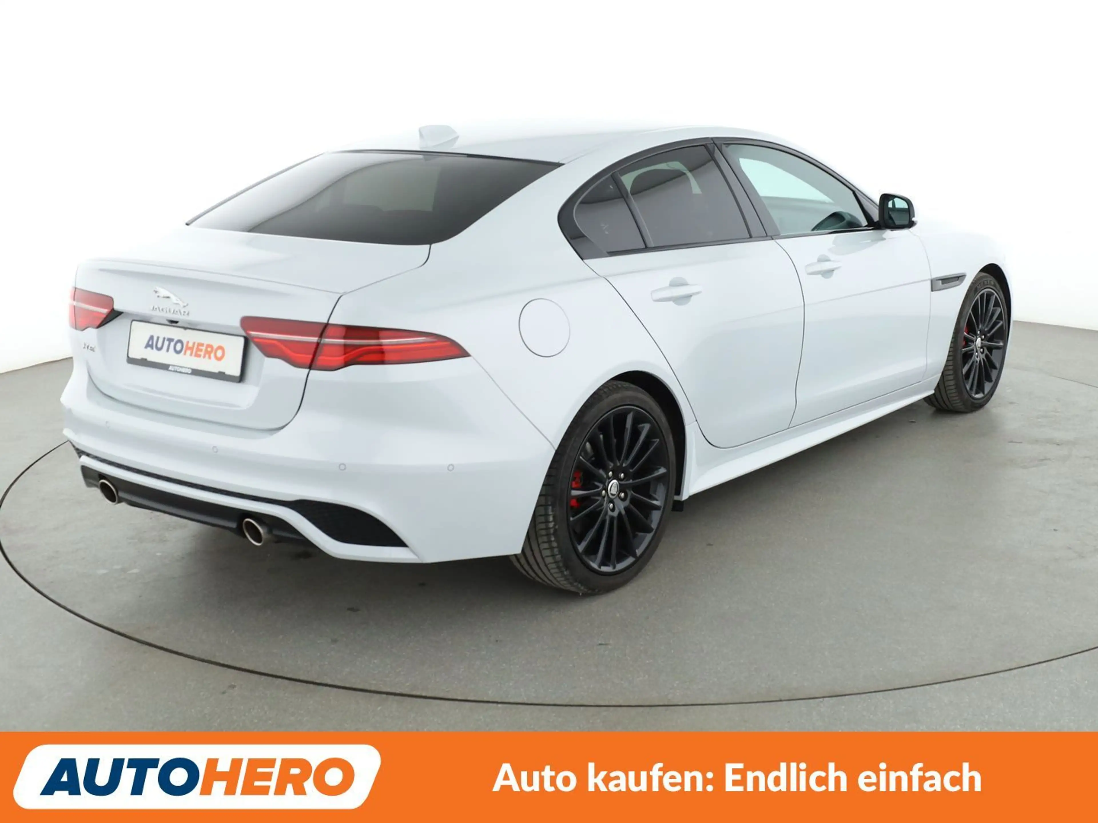 Jaguar XE 25t R-Dynamic SE Aut.*LED*CAM*PDC*SHZ*KLIMA* — photo 6