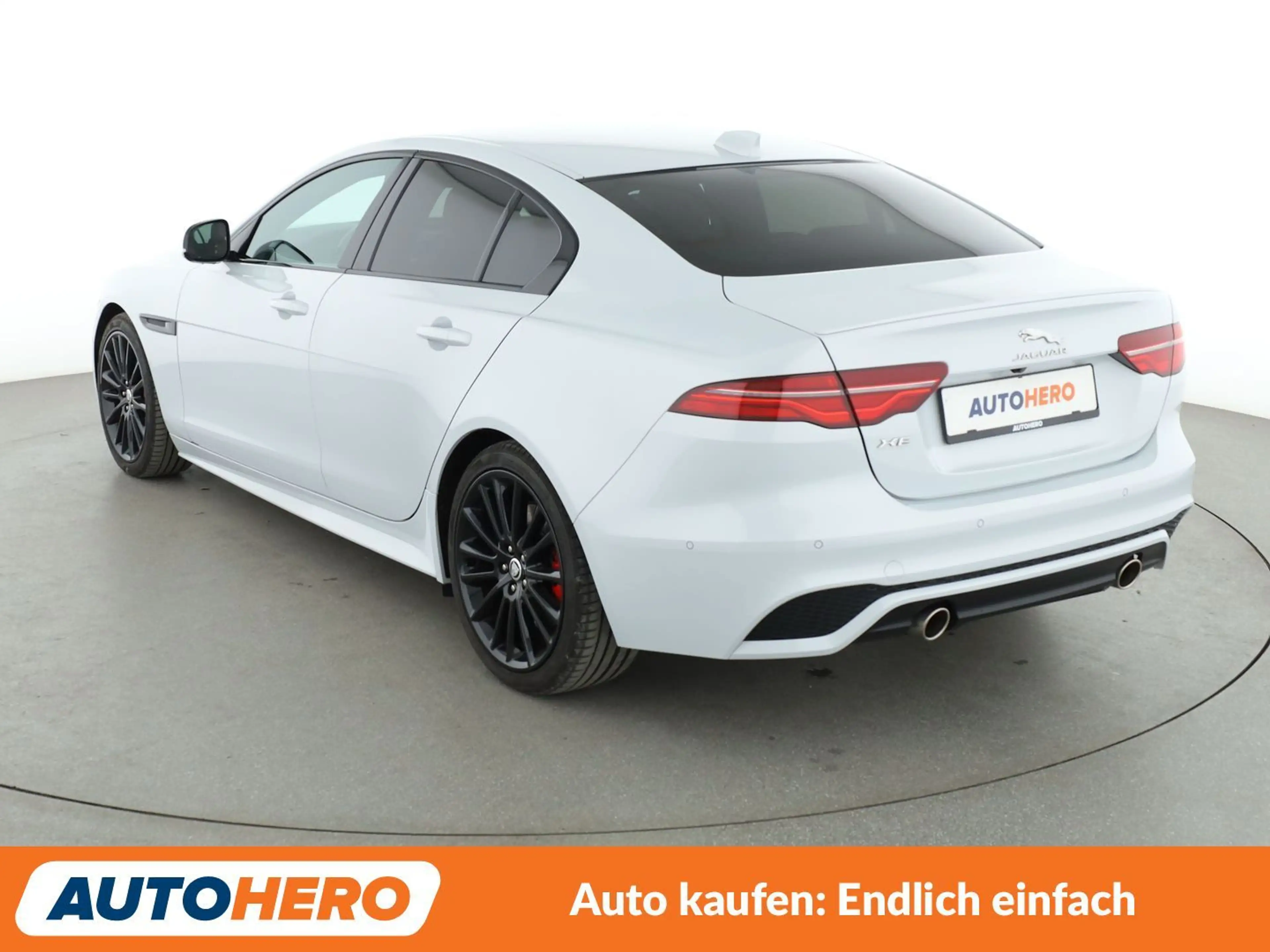 Jaguar XE 25t R-Dynamic SE Aut.*LED*CAM*PDC*SHZ*KLIMA* — photo 4