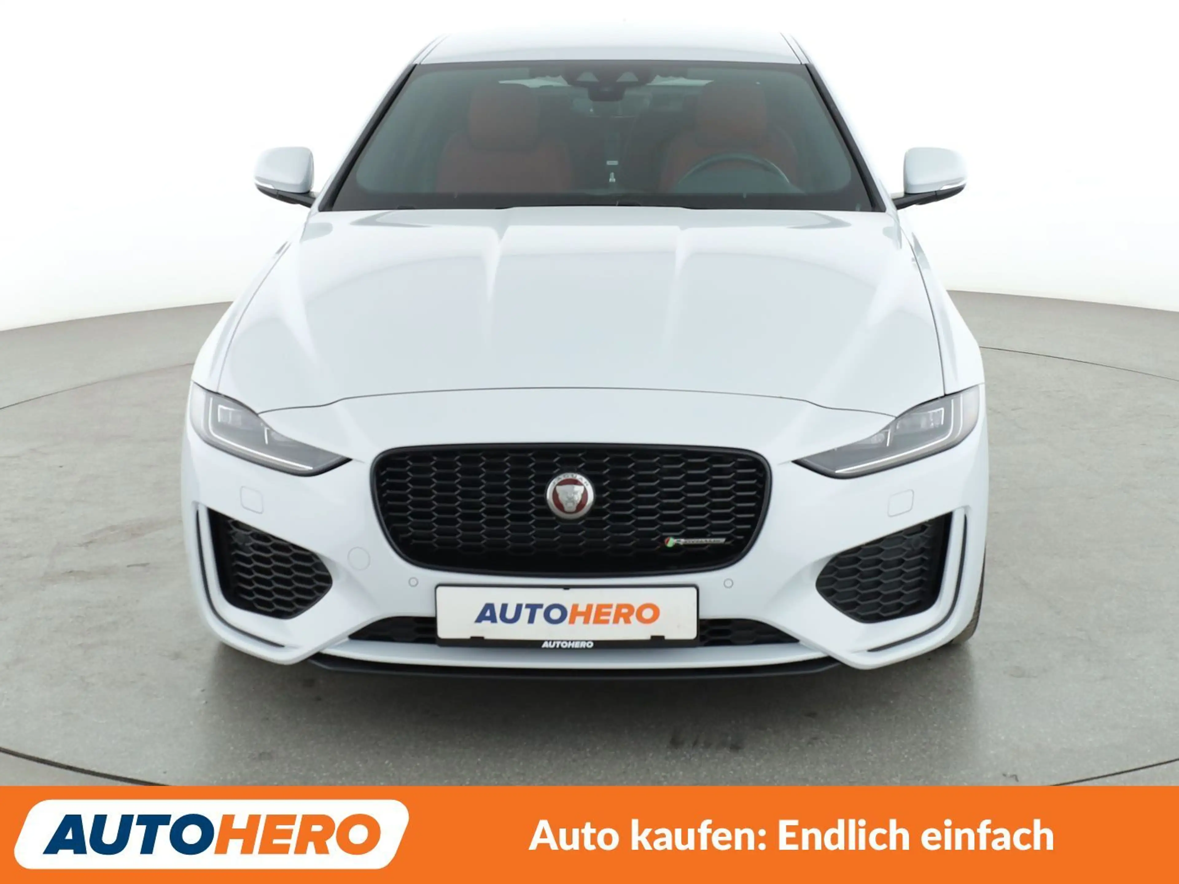 Jaguar XE 25t R-Dynamic SE Aut.*LED*CAM*PDC*SHZ*KLIMA* — photo 9