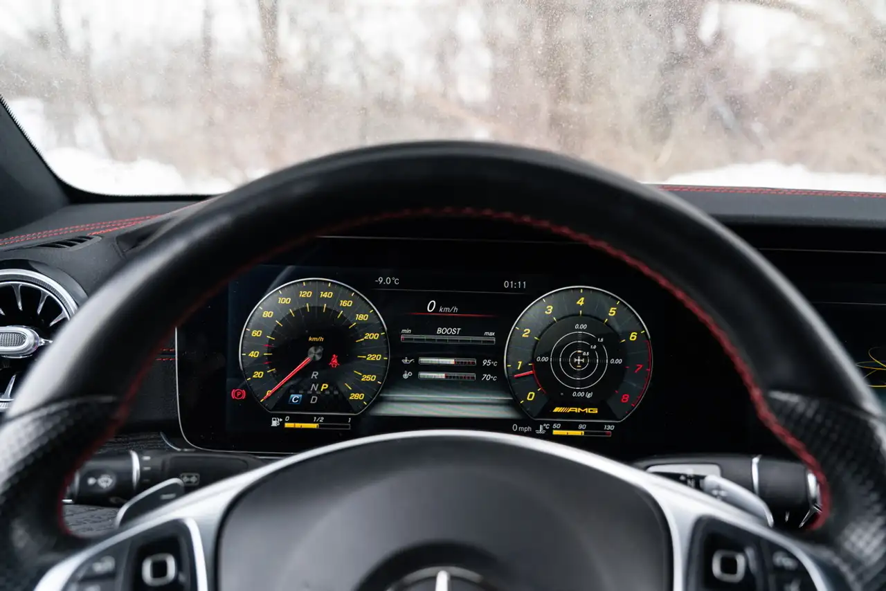 Mercedes-Benz E-Class снимка Mercedes-Benz E-Class