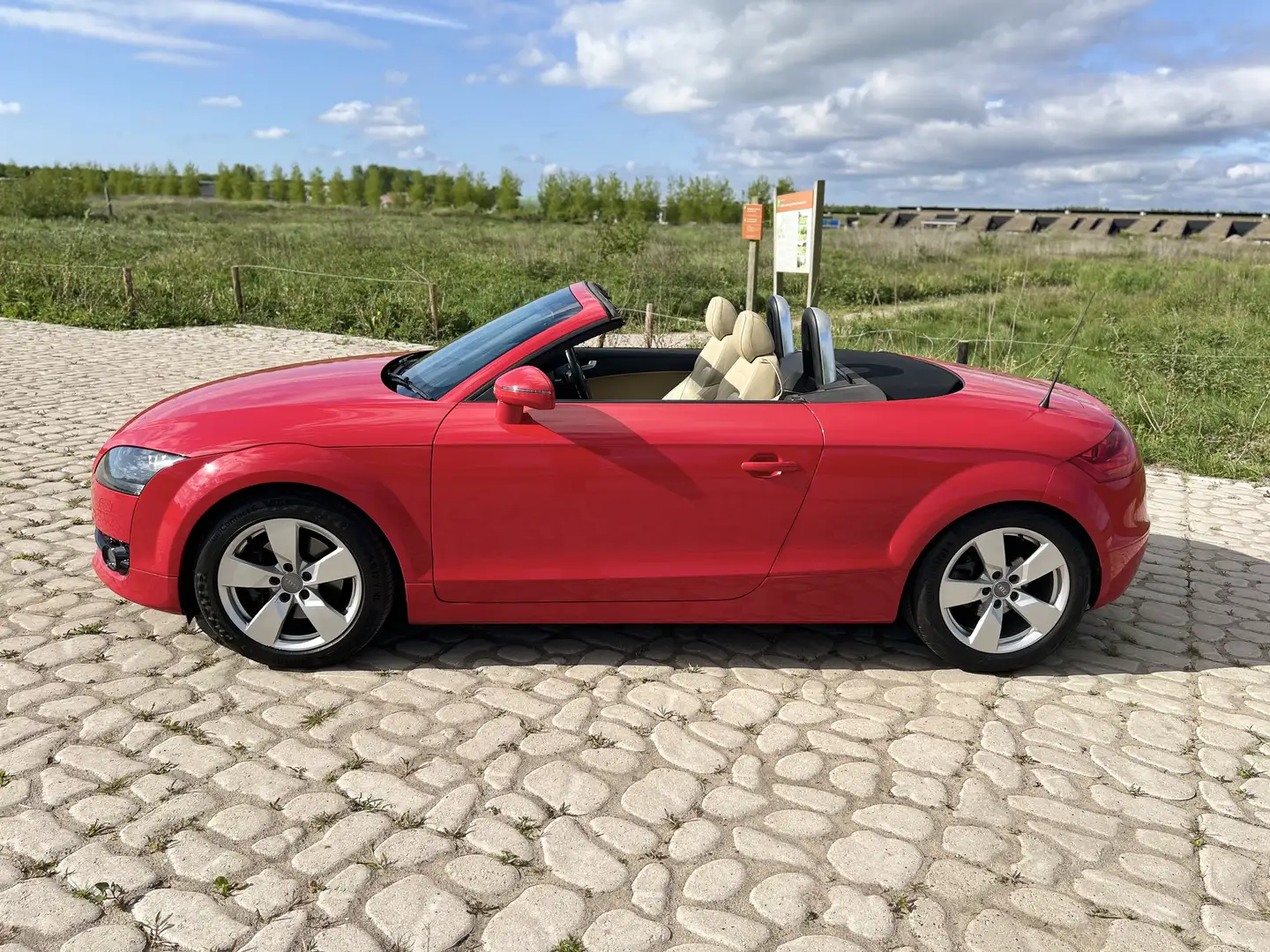 Audi TT Roadster 2.0 TFSI S tronic RHD Rechtslenker Rood - 2