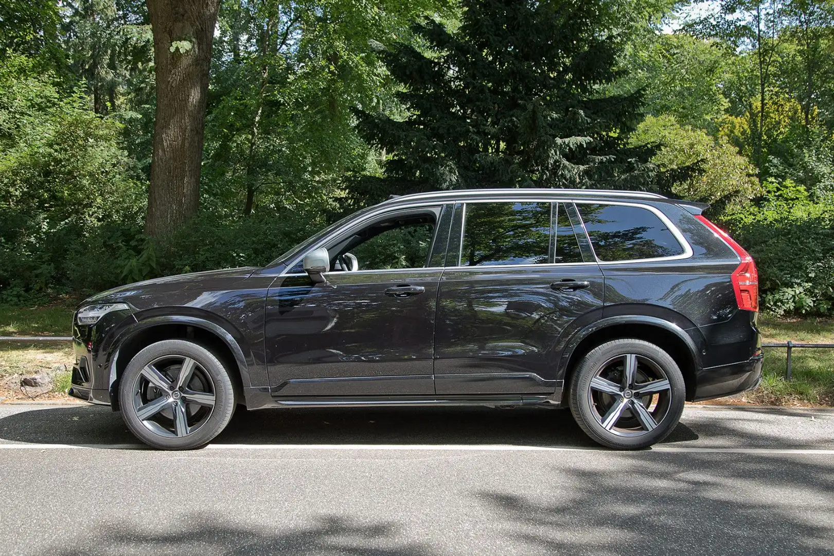 Volvo XC90 R Design AWD viele Extras Schwarz - 2
