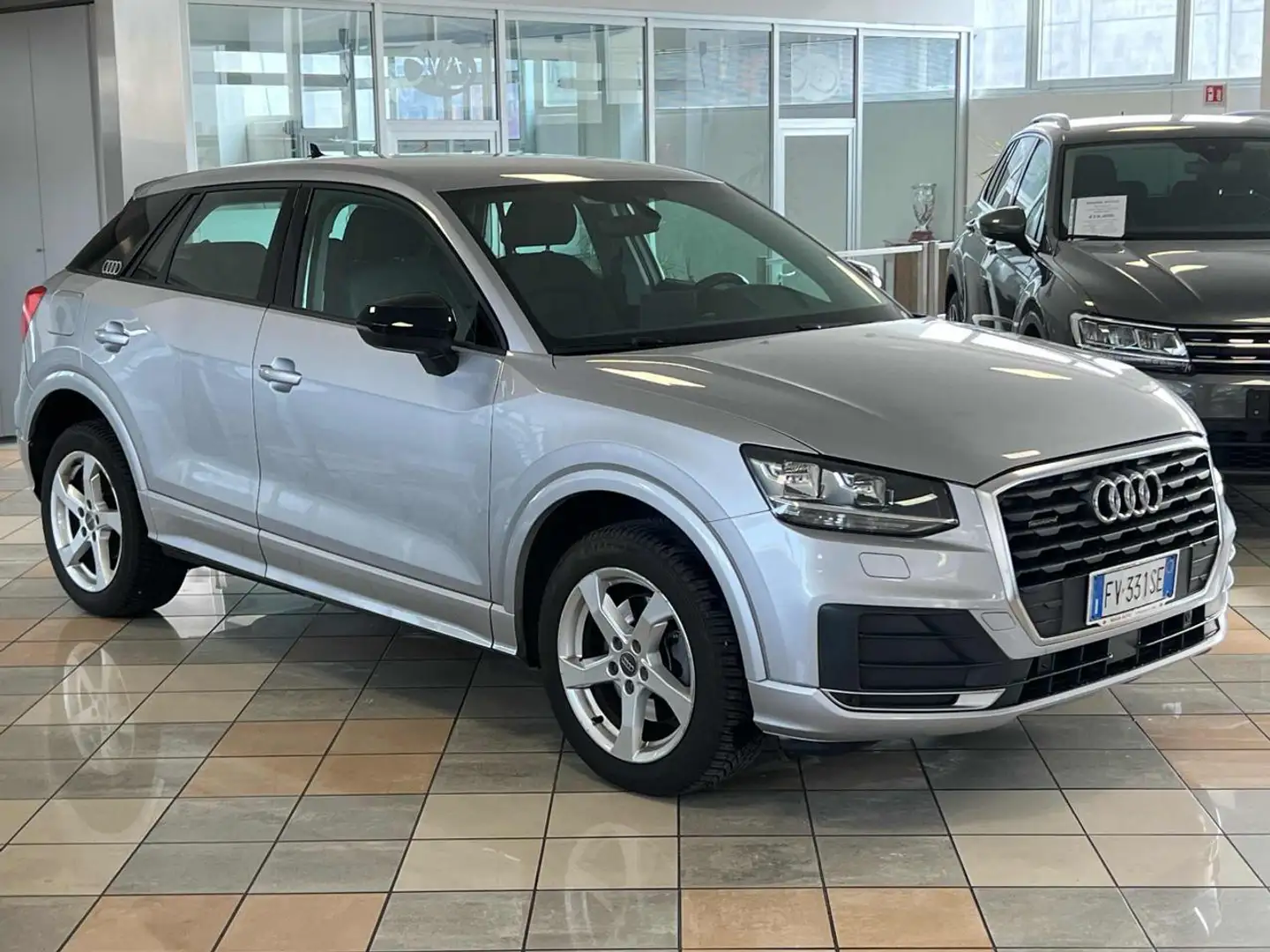 Audi Q2 35 TDI quattro S tronic Argento - 2