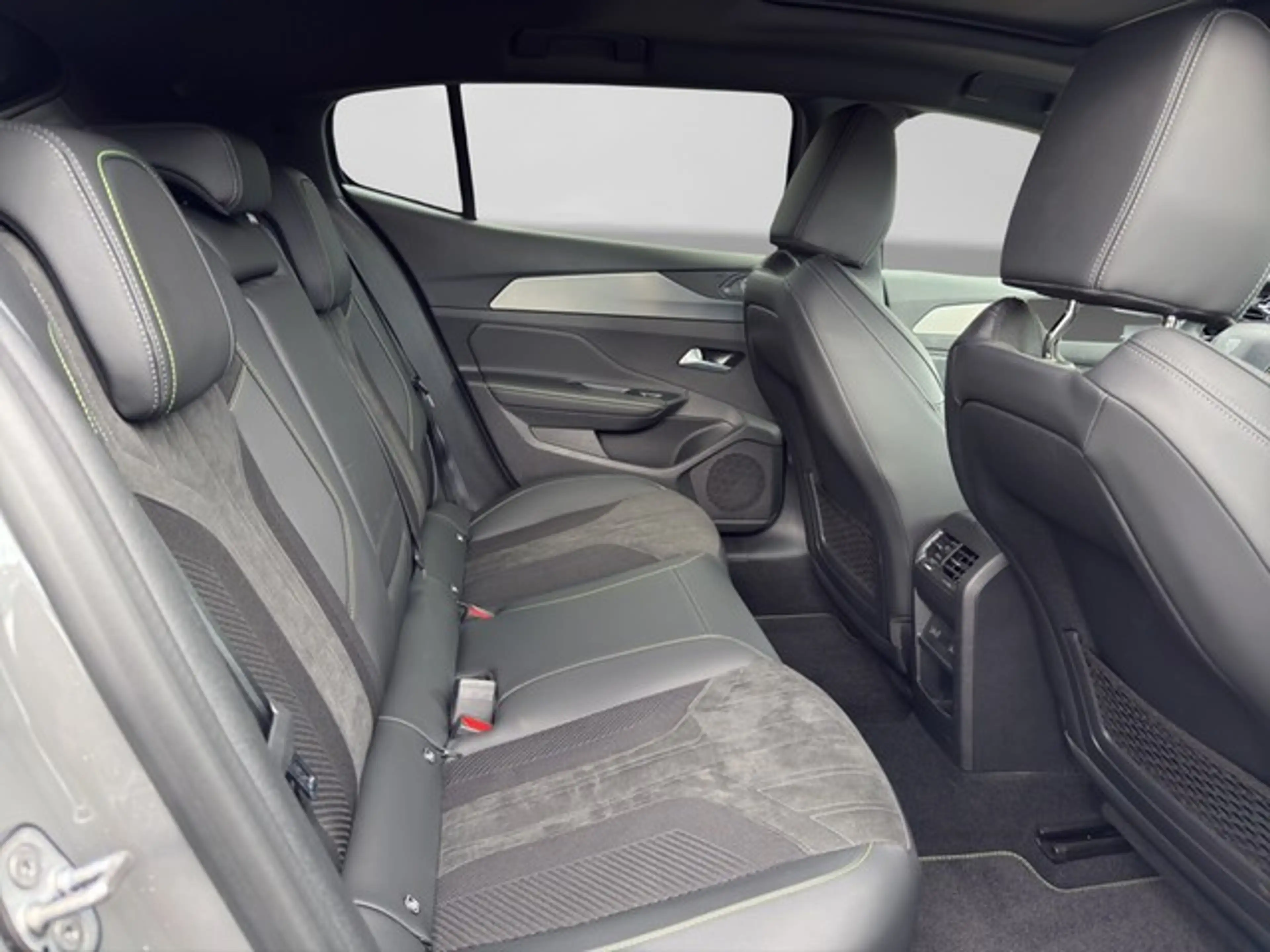 Peugeot 408 PureTech 130 GT Pano+ACC+Navi+LED+Carplay+360+S... — photo 15