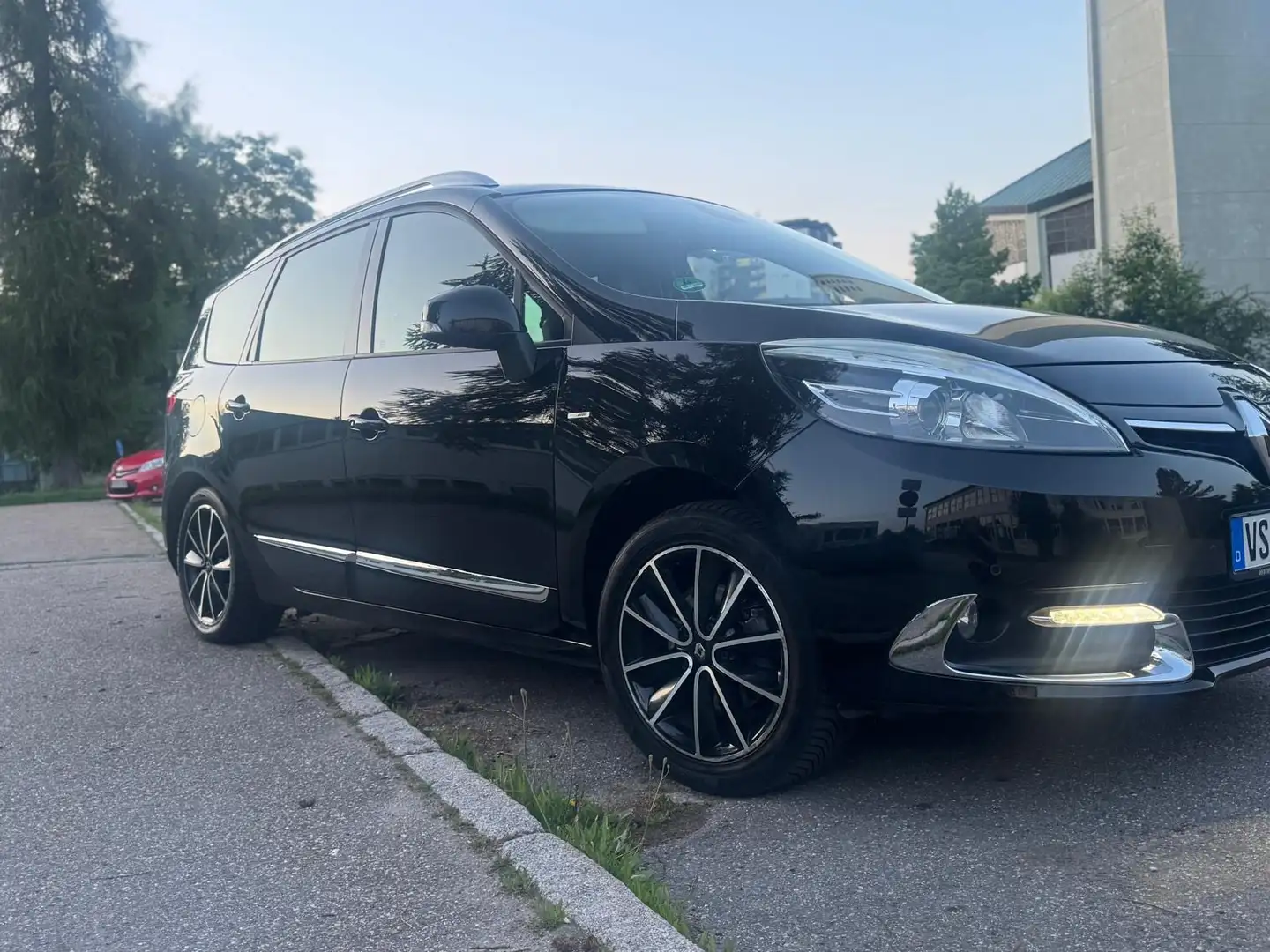 Renault Grand Scenic Noir - 1