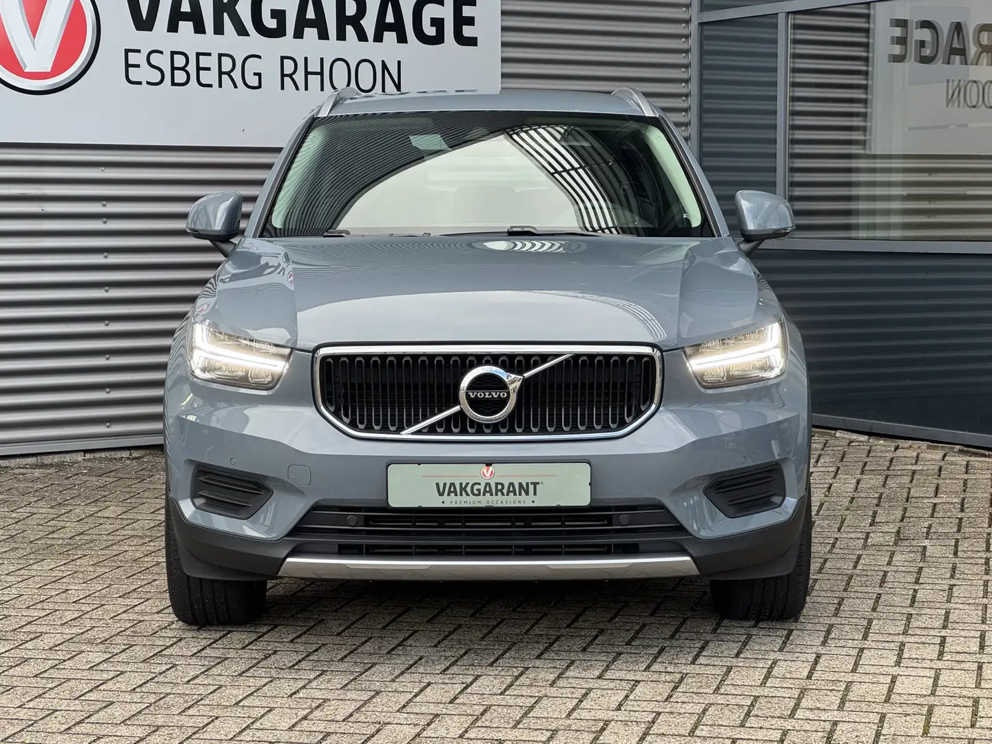 Volvo XC40 1.5 T3 Momentum Pro AUTOMAAT LED,NAVI/CAMERA,TREKH Gris - 2