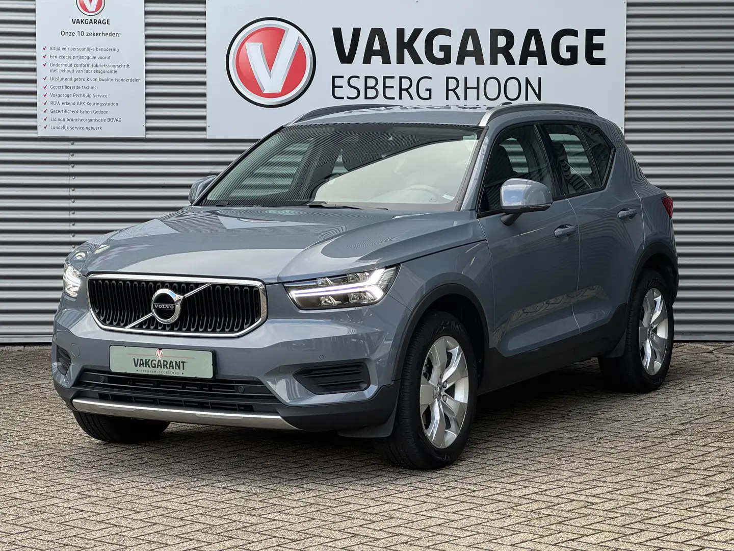 Volvo XC40 1.5 T3 Momentum Pro AUTOMAAT LED,NAVI/CAMERA,TREKH Gris - 1