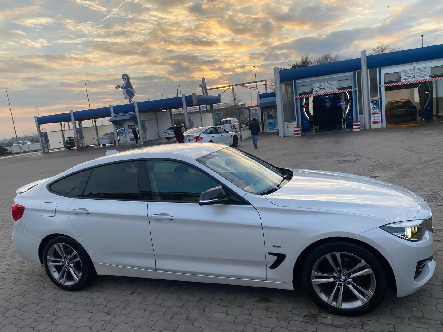 BMW 318 318d GT Aut. M Sport Argento - 2