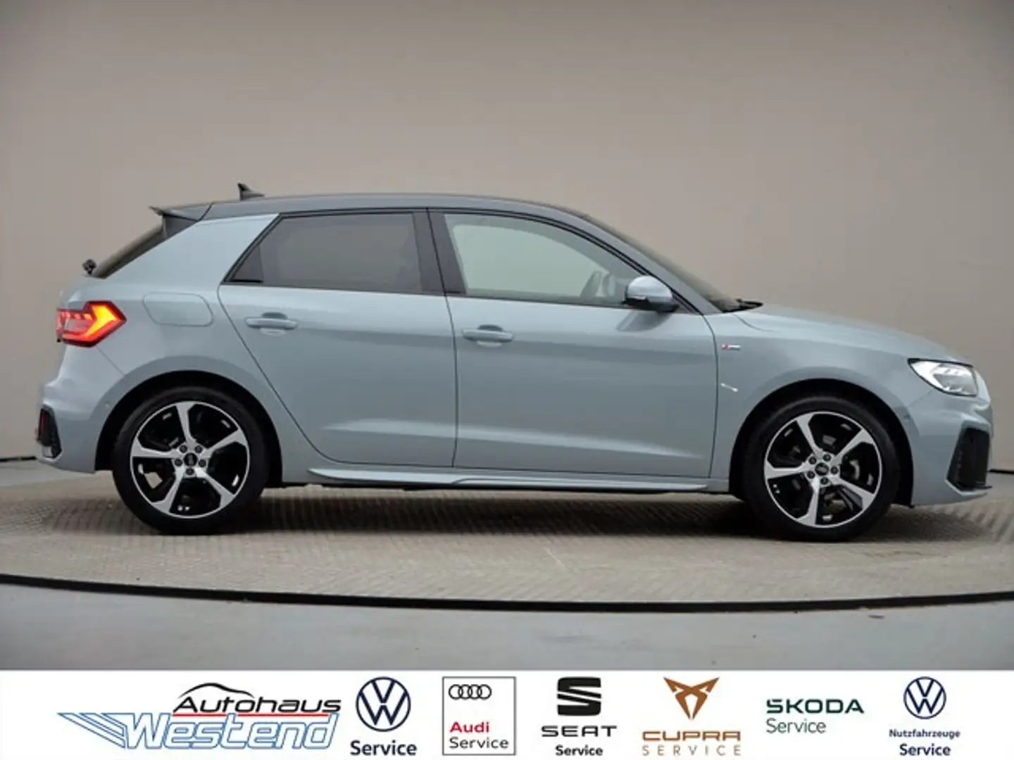 Audi A1 Sportback S line 1.0l TSI 81kW S tronic Navi LED Grau - 2