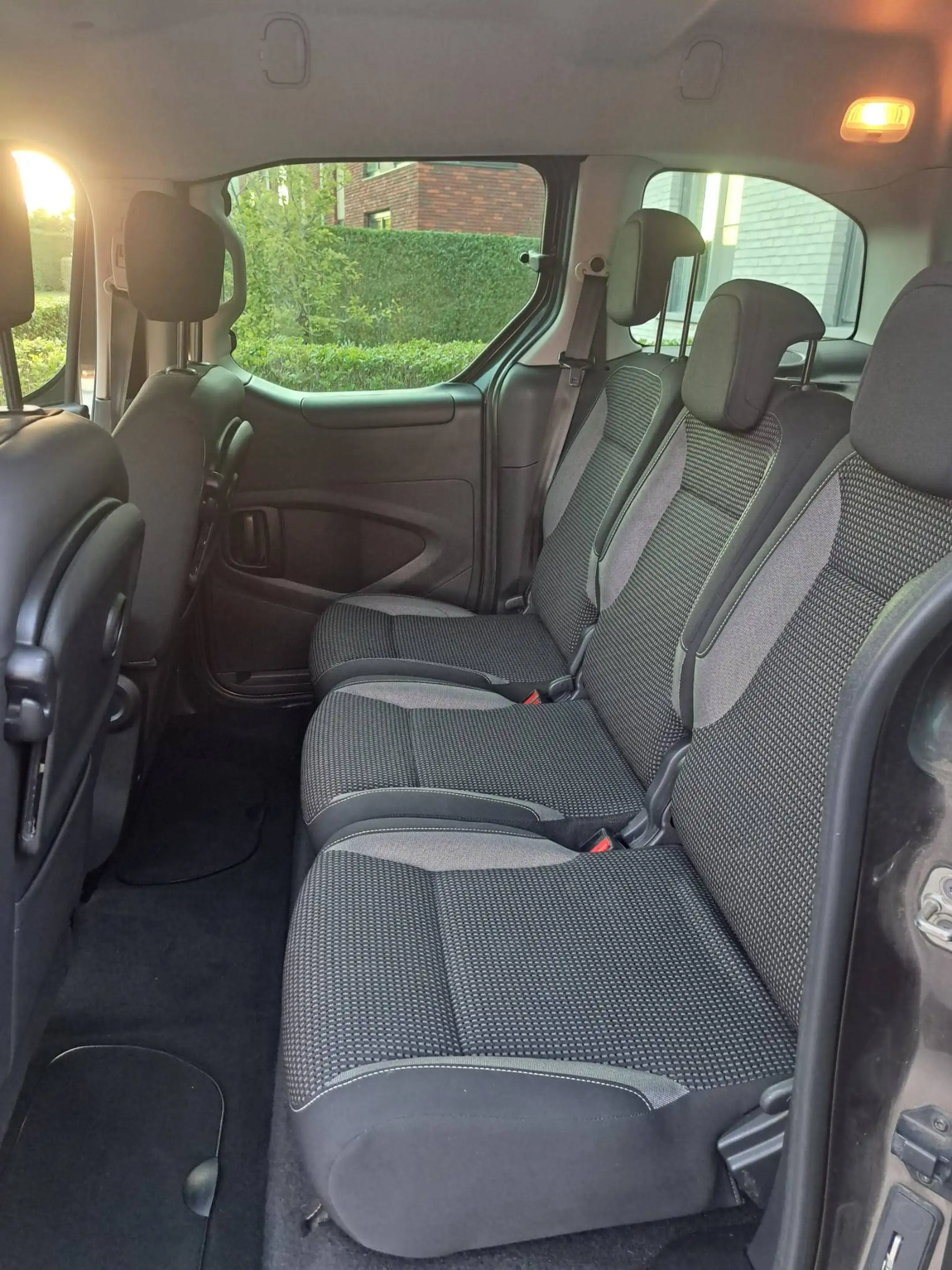 Peugeot Partner Partner Tepee Outdoor 1.2 PureTech Outdoor S — photo 6