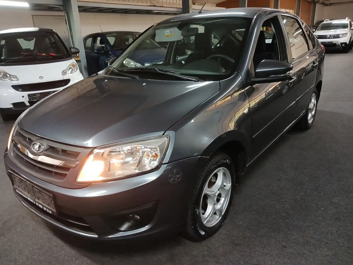 Lada Granta AUTOMATIK SITZHEIZUNG KLIMA LM Grijs - 1