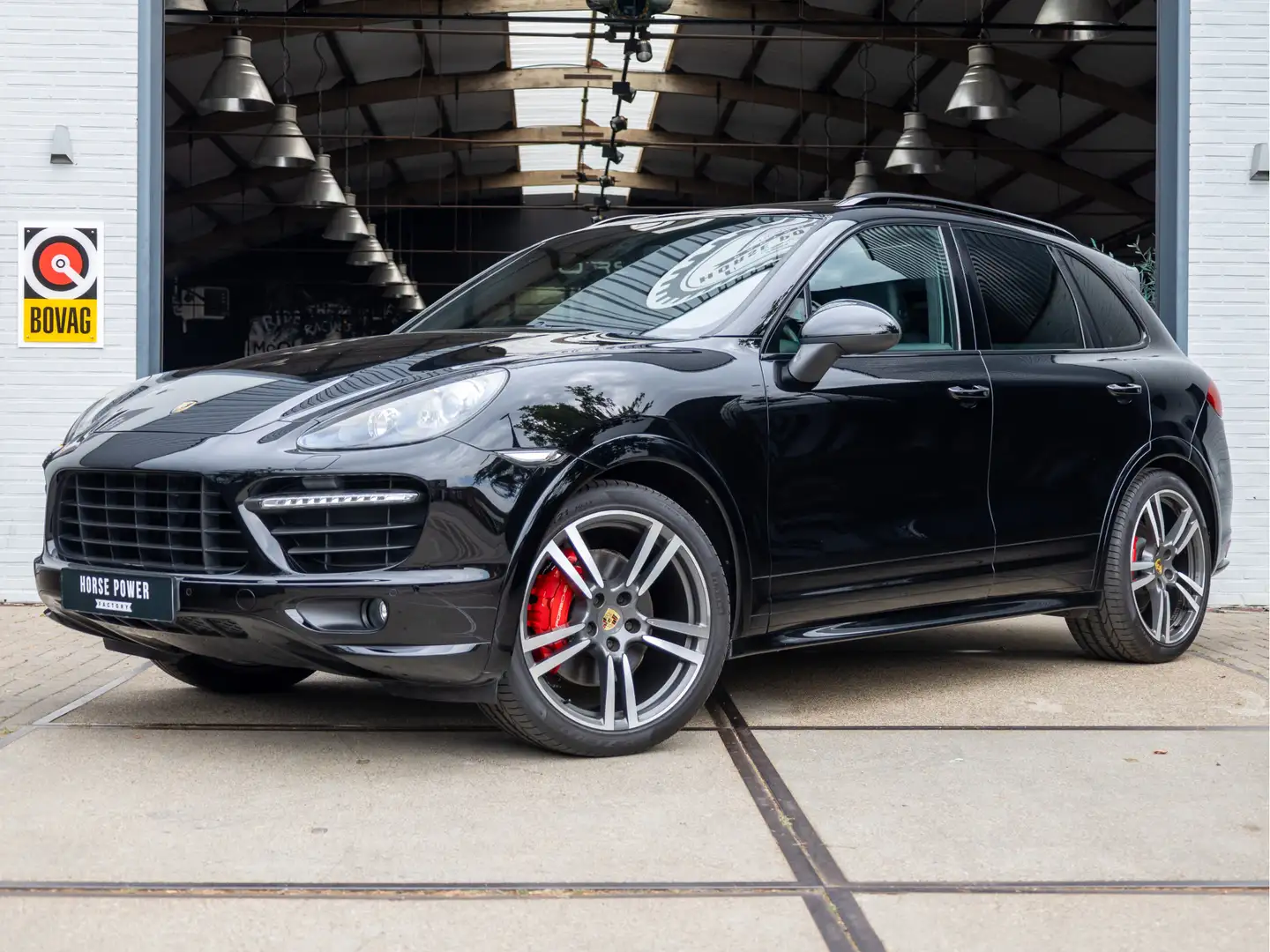 Porsche Cayenne 4.8 GTS *Pano | Luchtvering | Keyless | Navi | Led Zwart - 1