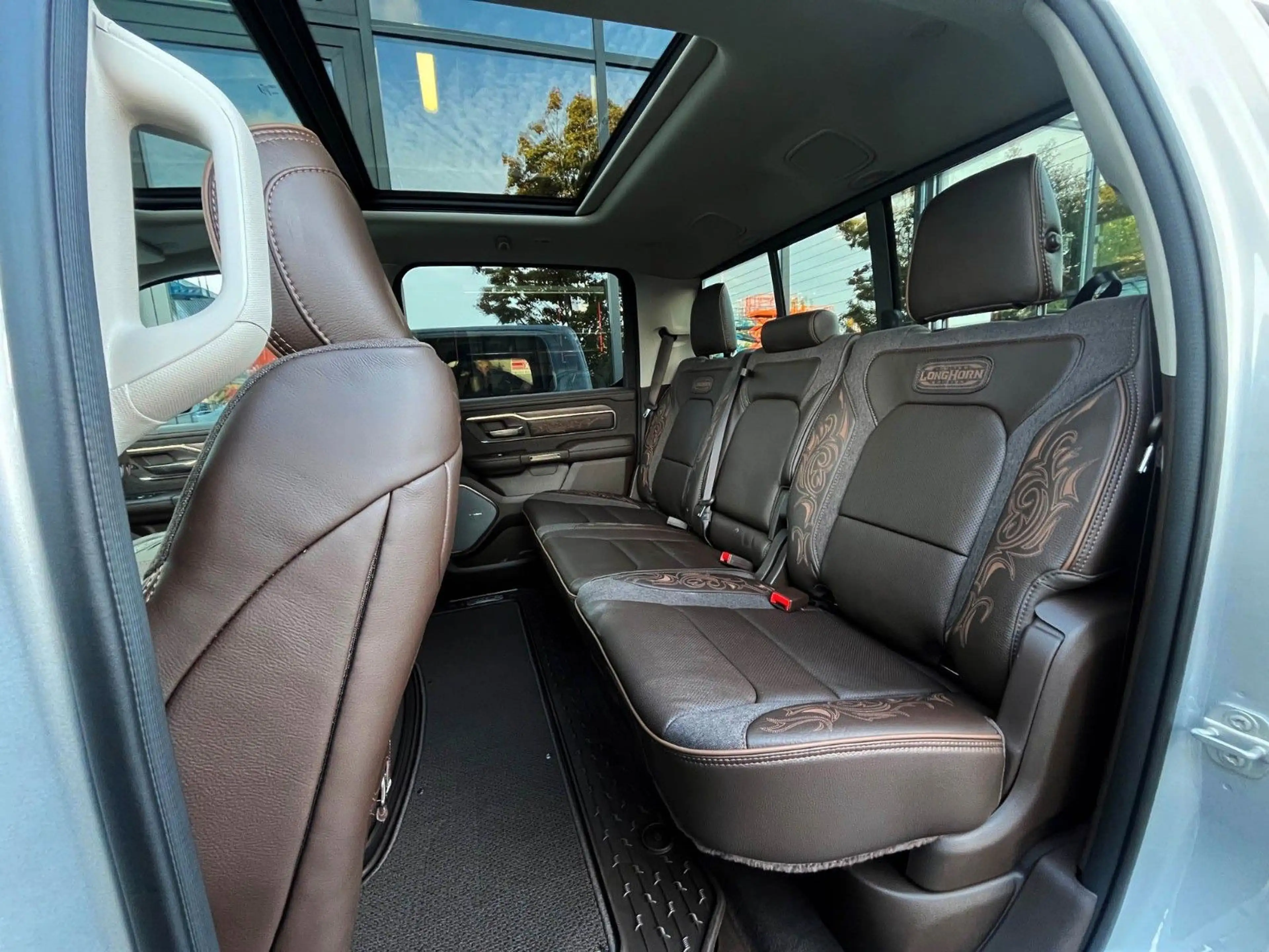Dodge RAM Ram 1500 Crew Cab Longhorn  5.7l V8 MY26 — photo 8