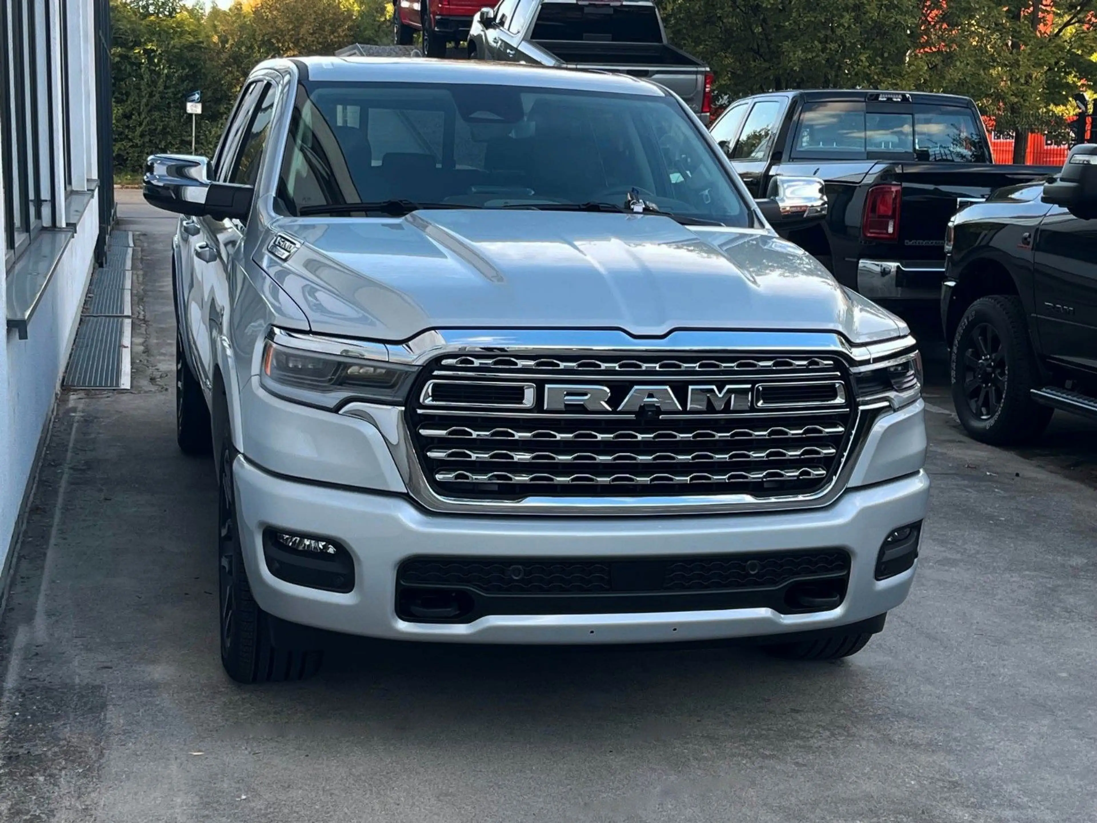 Dodge RAM Ram 1500 Crew Cab Longhorn 5.7l V8 MY26
