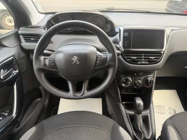 Peugeot 208 view 15
