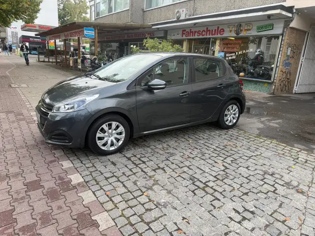 Peugeot 208 view 4