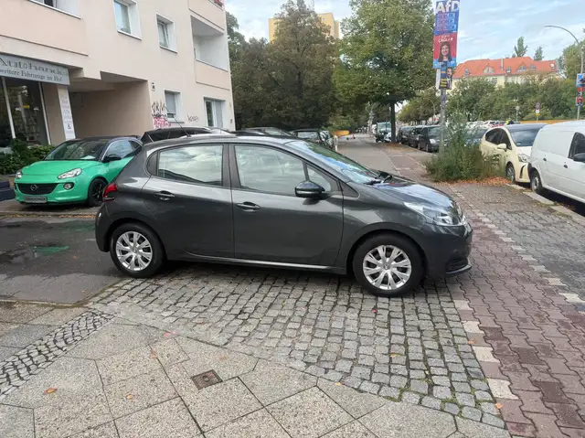 Peugeot 208 view 12