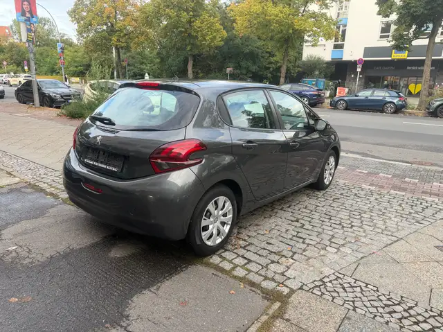 Peugeot 208 view 10