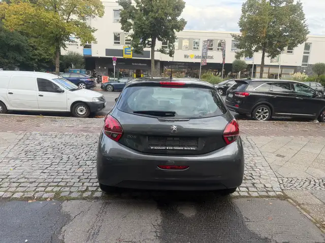 Peugeot 208 view 7