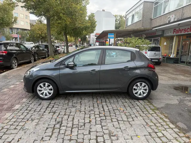 Peugeot 208 view 6