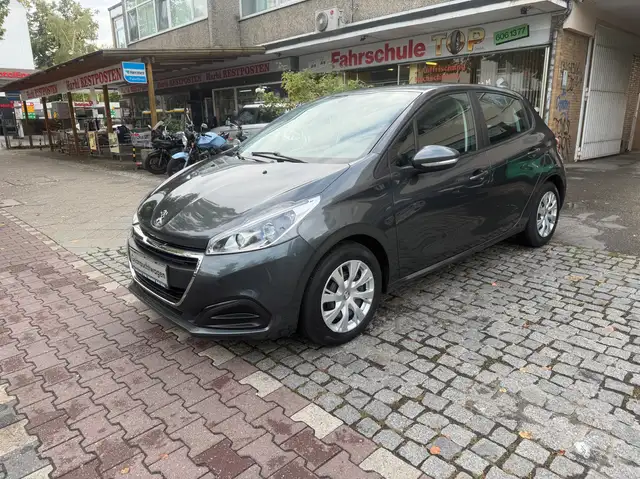 Peugeot 208 view 3