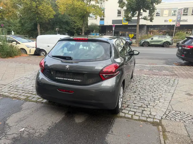Peugeot 208 view 8