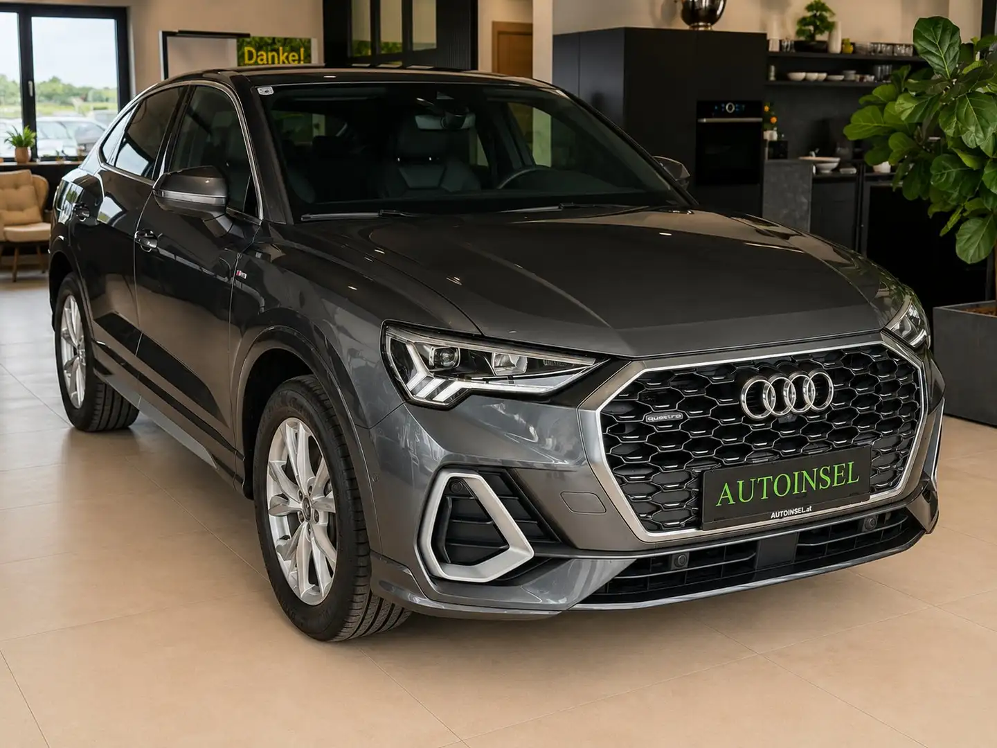 Audi Q3 40 TDI Sportback S-Line² Quattro Aut. 360° Grau - 2