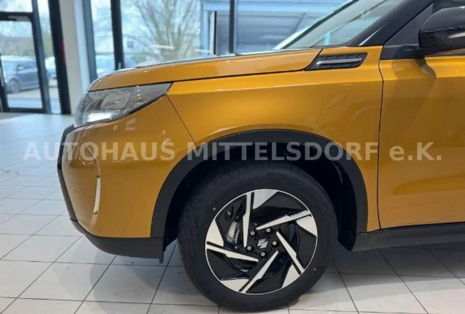 Suzuki Vitara 1.4 Boosterjet Hybrid Comfort+ Gelb - 2